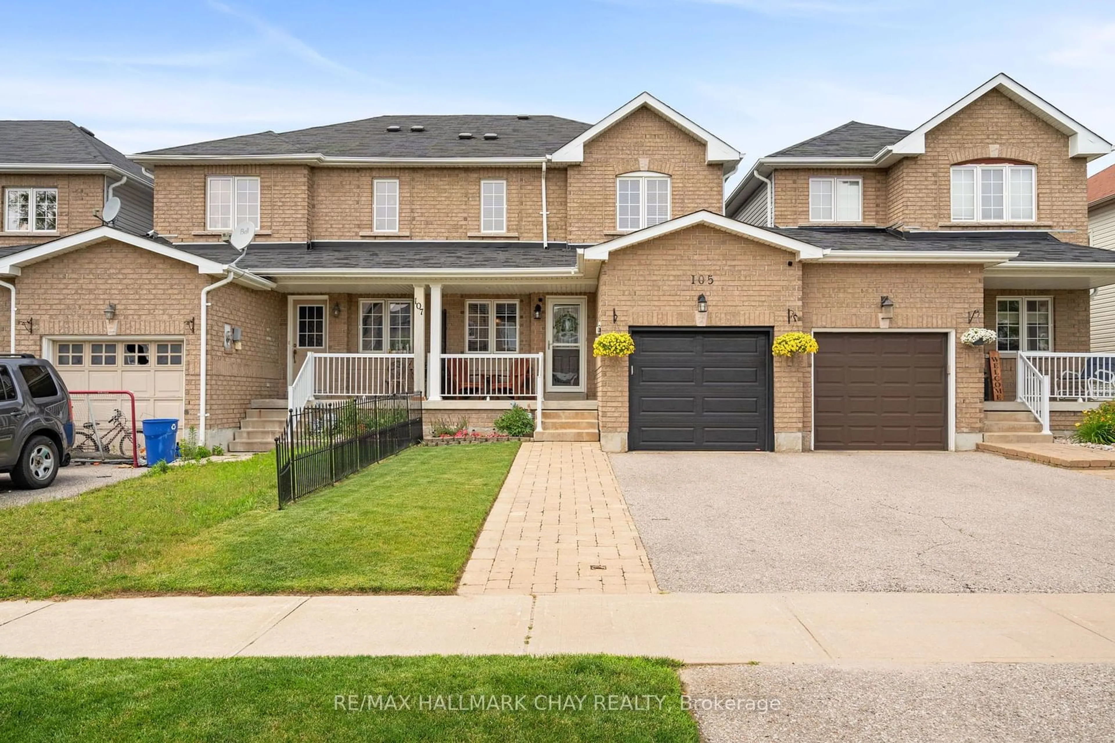 Frontside or backside of a home for 105 Stonemount Cres, Essa Ontario L3W 0E6