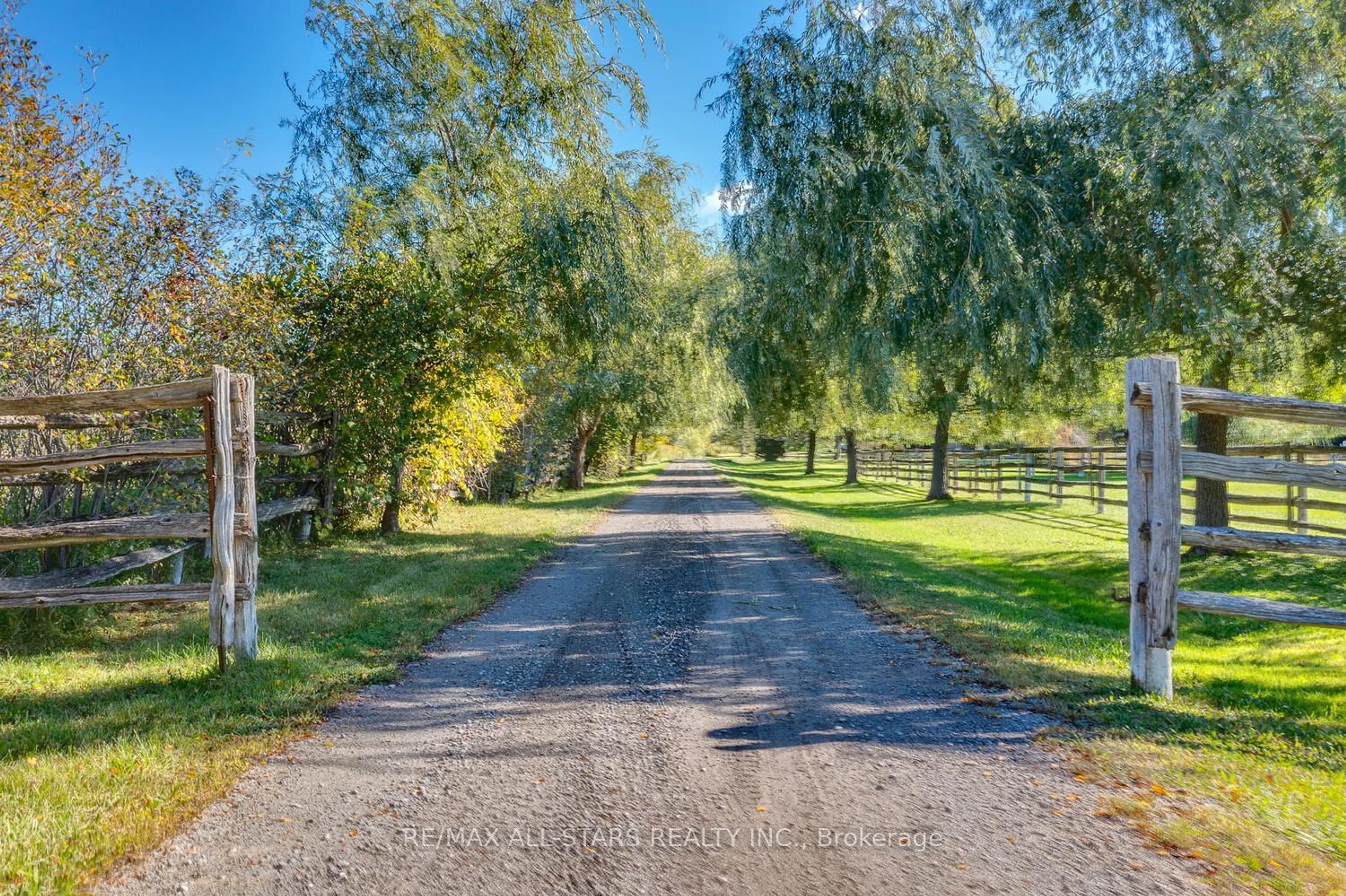 Street view for 24185 Kennedy Rd, Georgina Ontario L0E 1R0