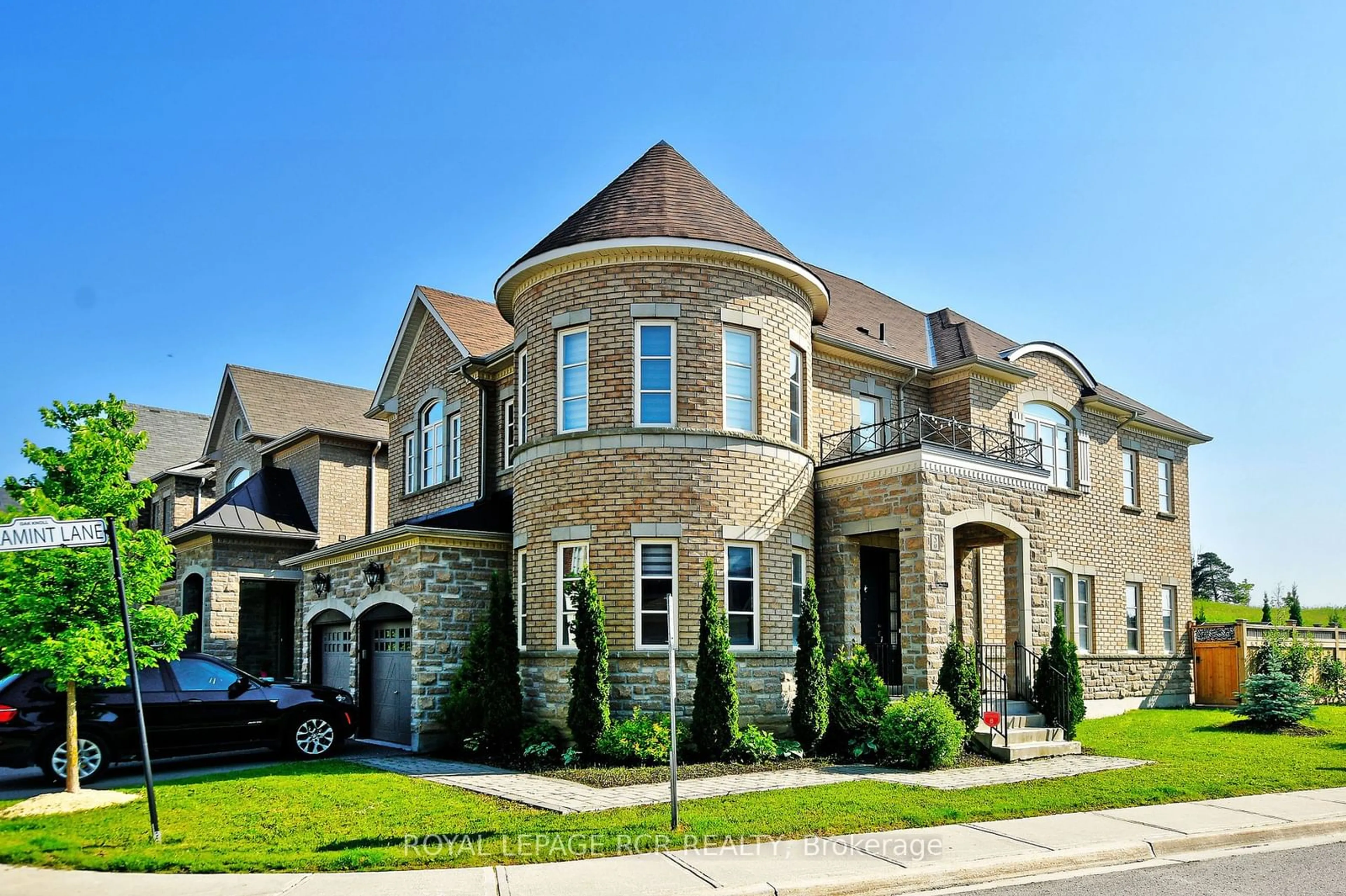 Home with brick exterior material for 5 Sundew Lane, Richmond Hill Ontario L4E 1C3