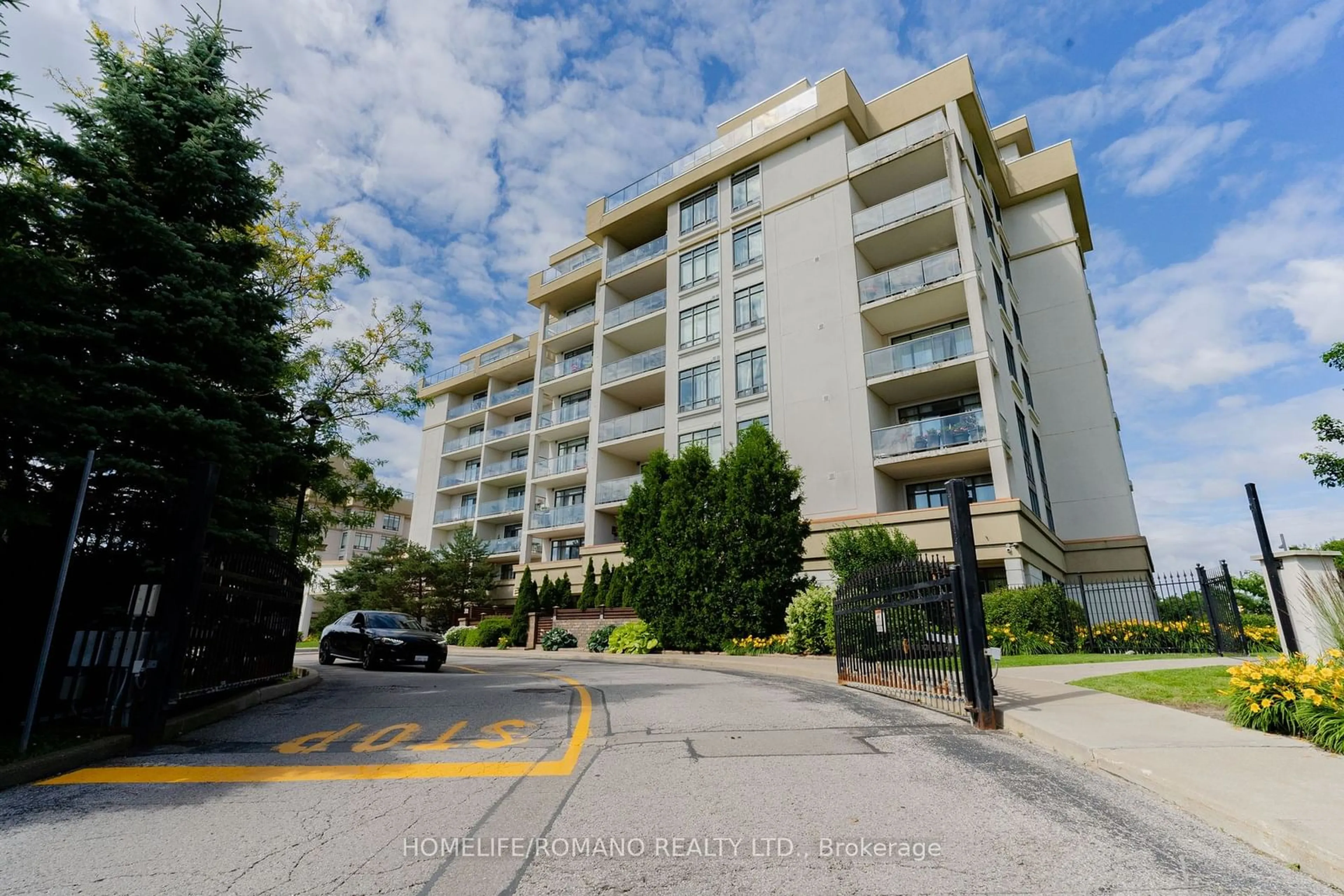 A pic from exterior of the house or condo for 11121 Yonge St #507, Richmond Hill Ontario L4C 0S7