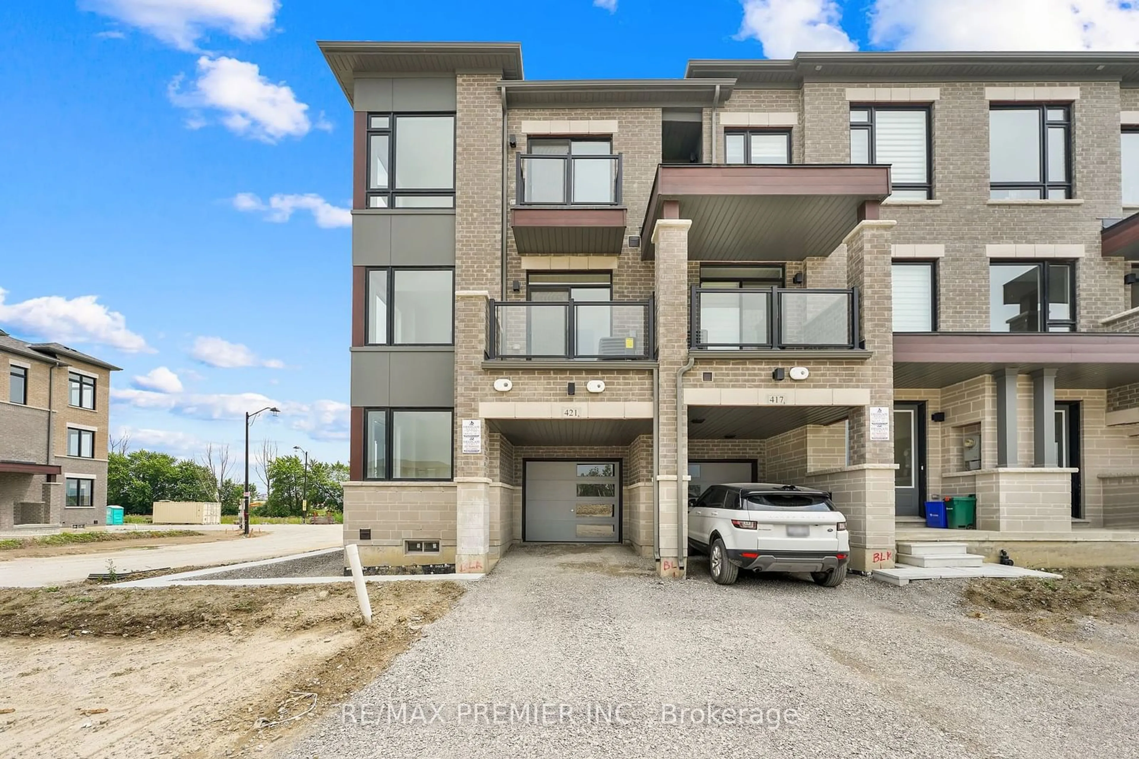 A pic from exterior of the house or condo for 421 Tennant Circ, Vaughan Ontario L4H 5L2