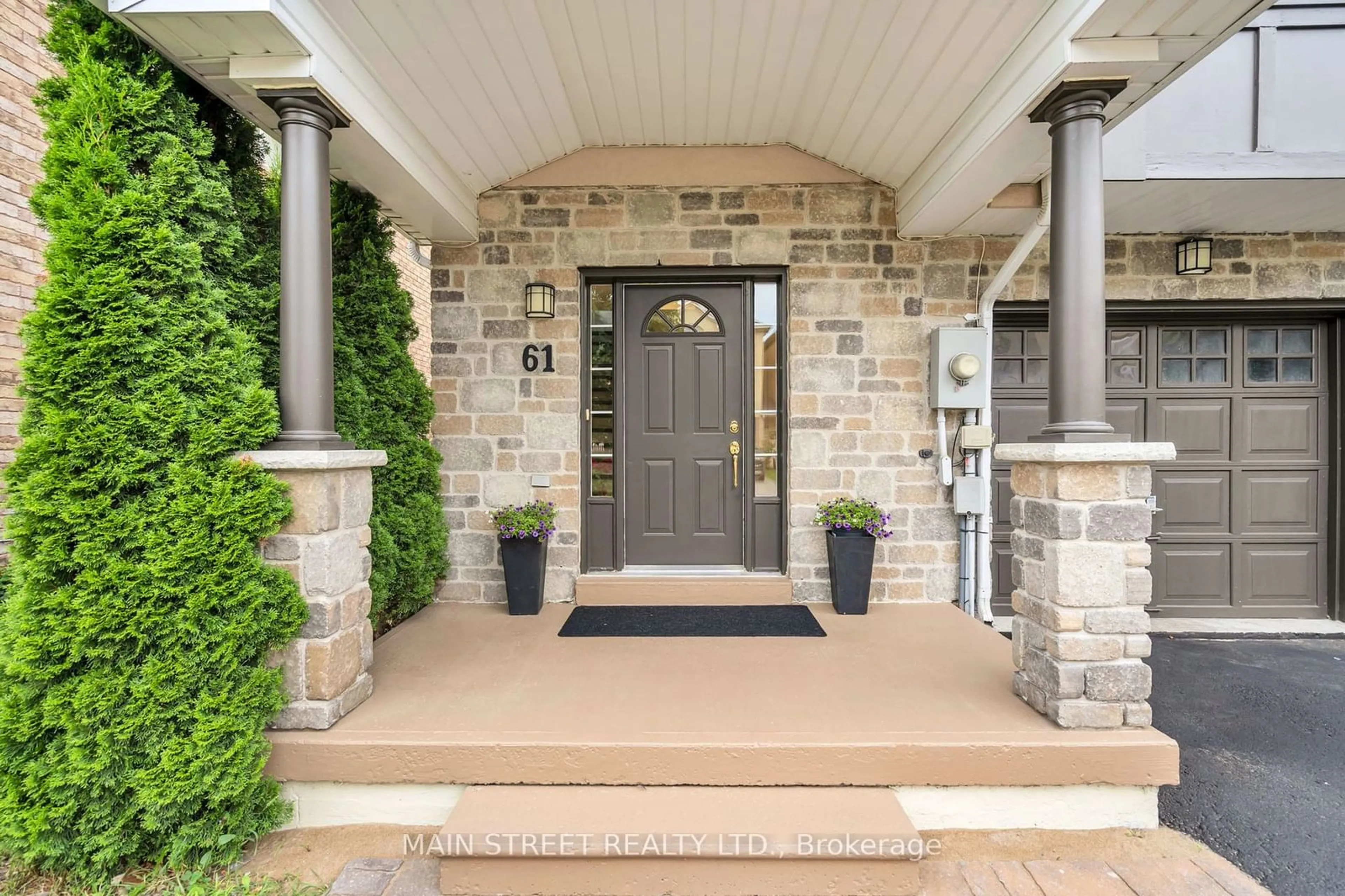 Indoor entryway for 61 Matthew Boyd Cres, Newmarket Ontario L3X 3C5