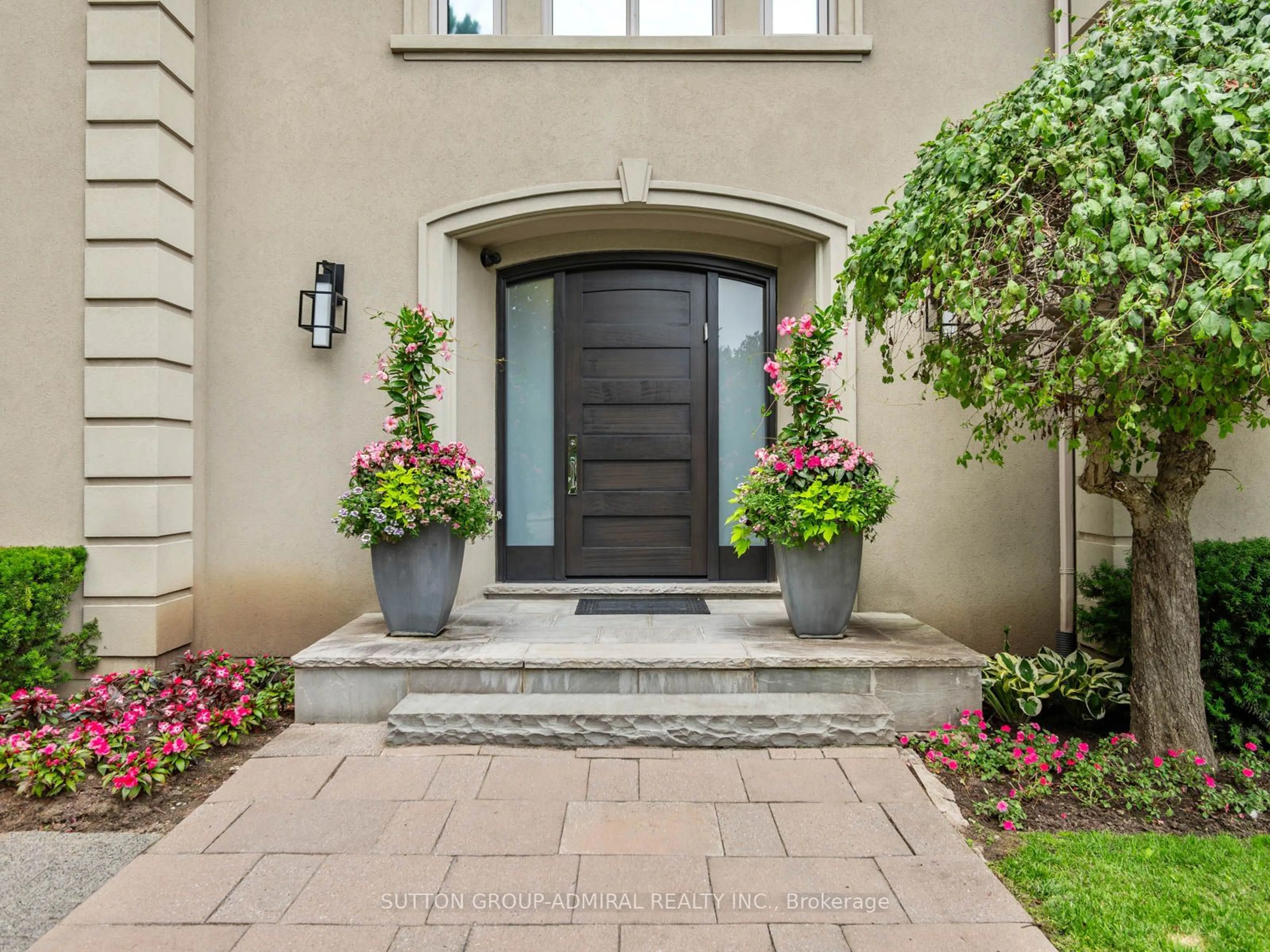 Indoor entryway for 50 Renaissance Crt, Vaughan Ontario L4J 7W4