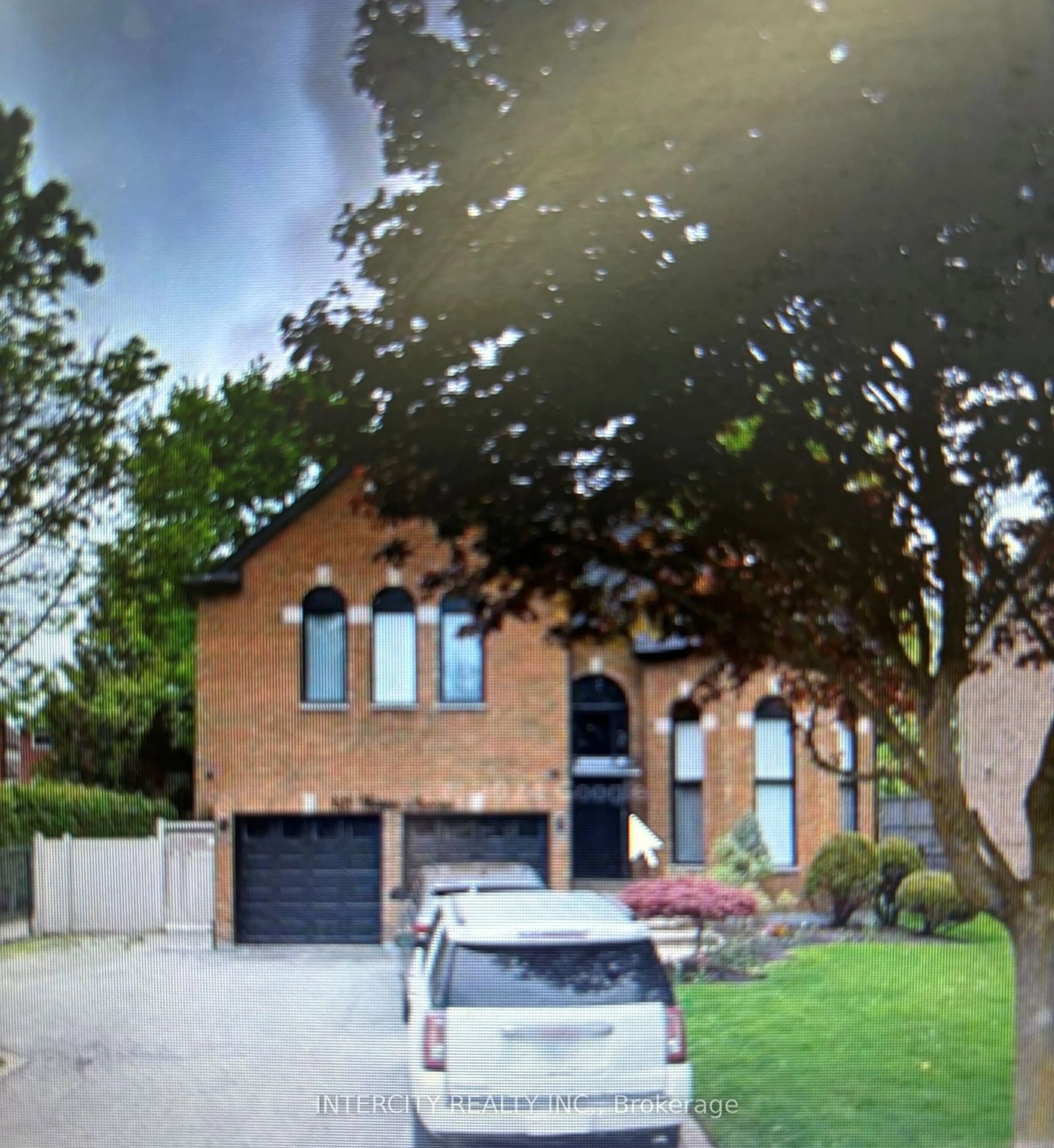 Frontside or backside of a home for 525 Binns Ave, Newmarket Ontario L3X 1T8