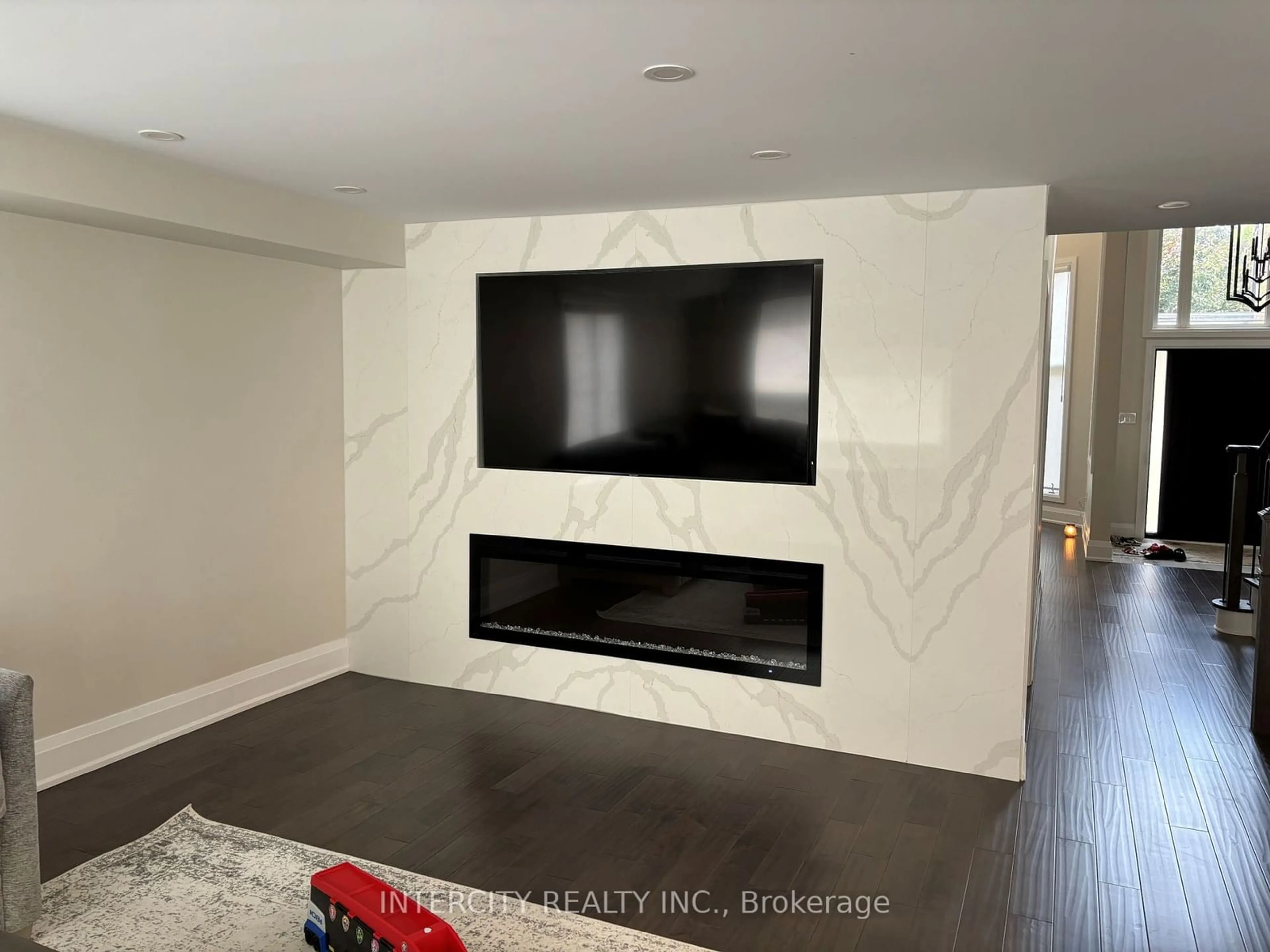 Home theater for 525 Binns Ave, Newmarket Ontario L3X 1T8