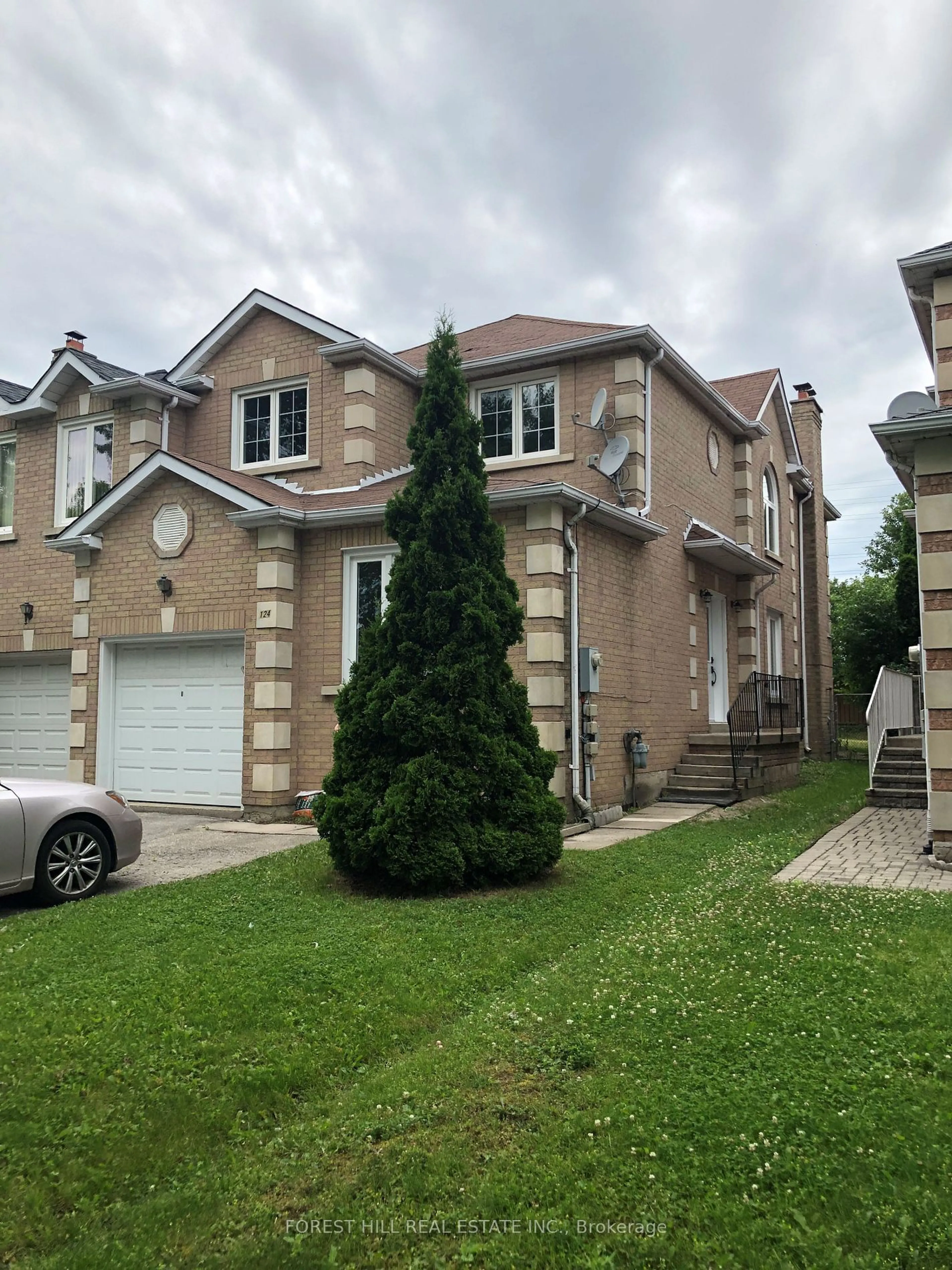Frontside or backside of a home for 124 Thornway Ave, Vaughan Ontario L4J 7Z3