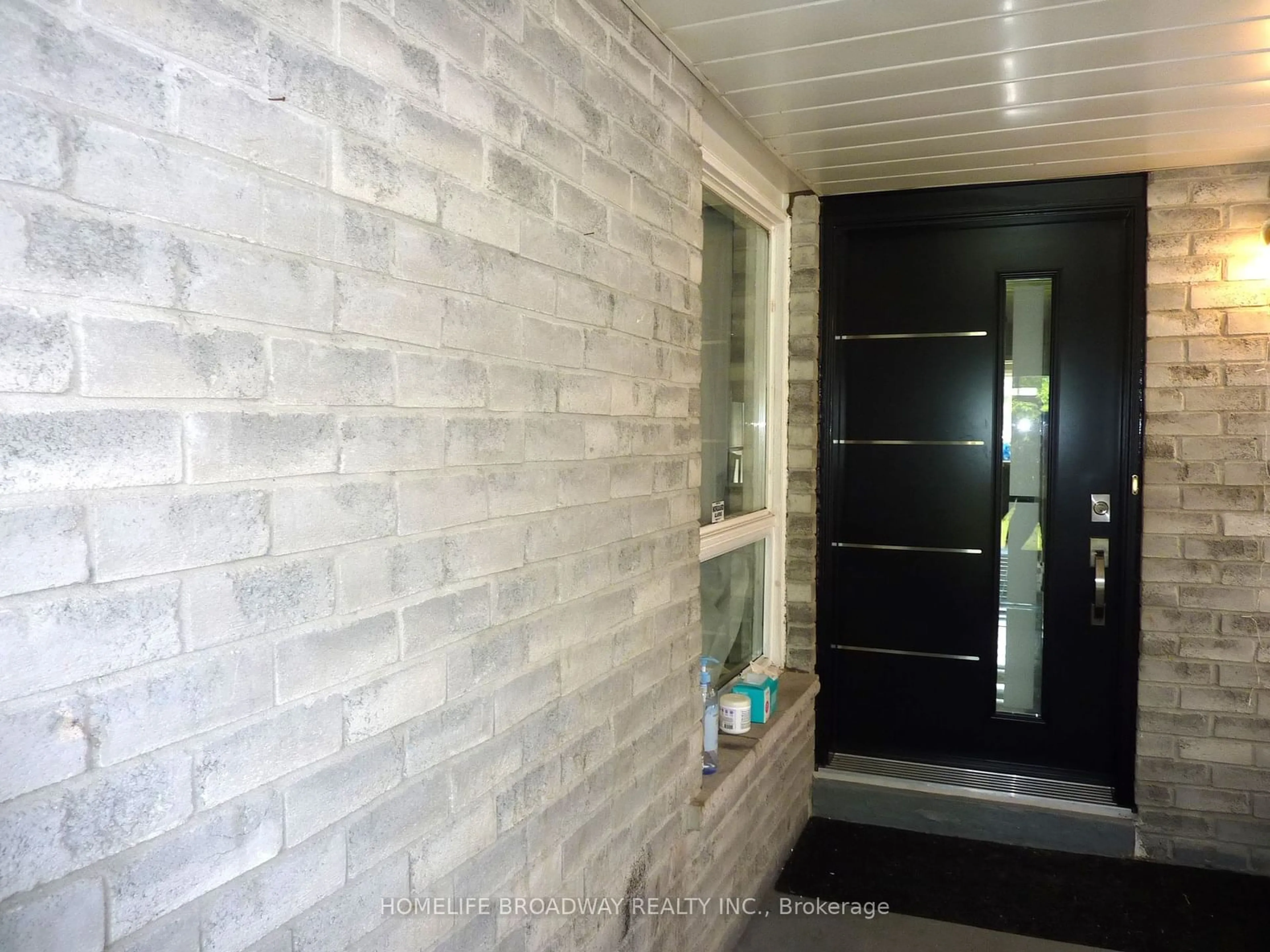 Indoor foyer for 37 Stather Cres, Markham Ontario L3S 1C9