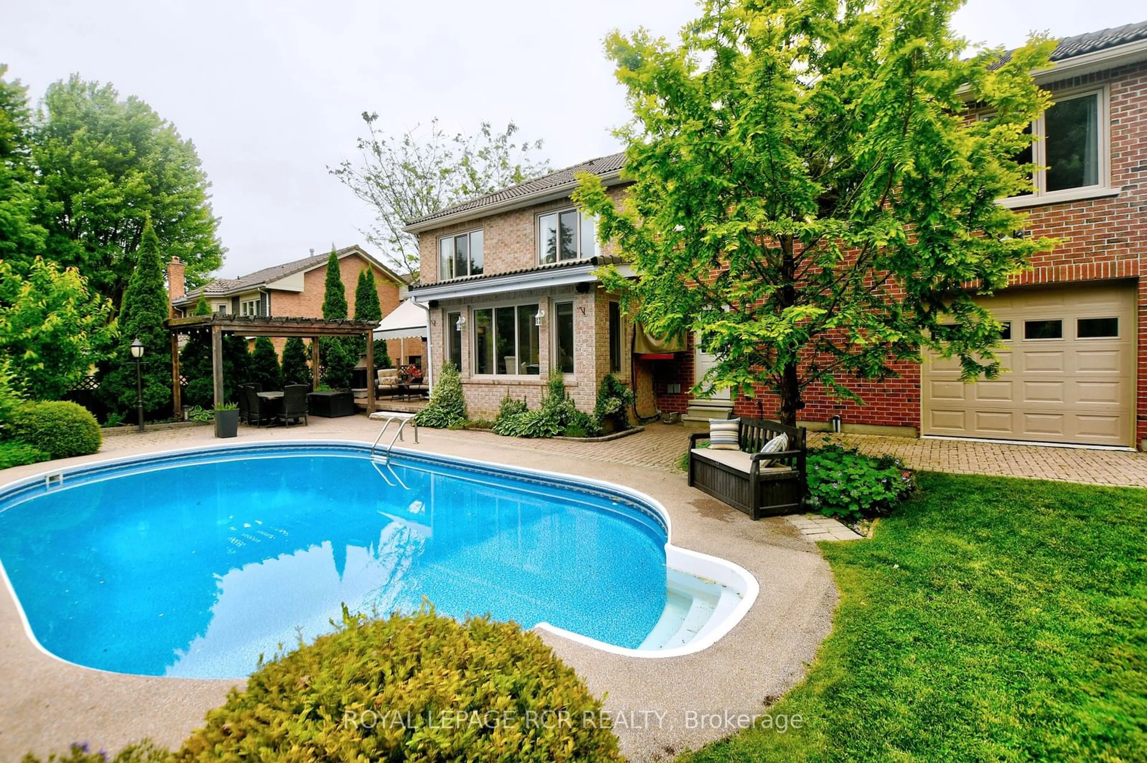 Indoor or outdoor pool for 14 Wethersfield Crt, Aurora Ontario L4G 5L9