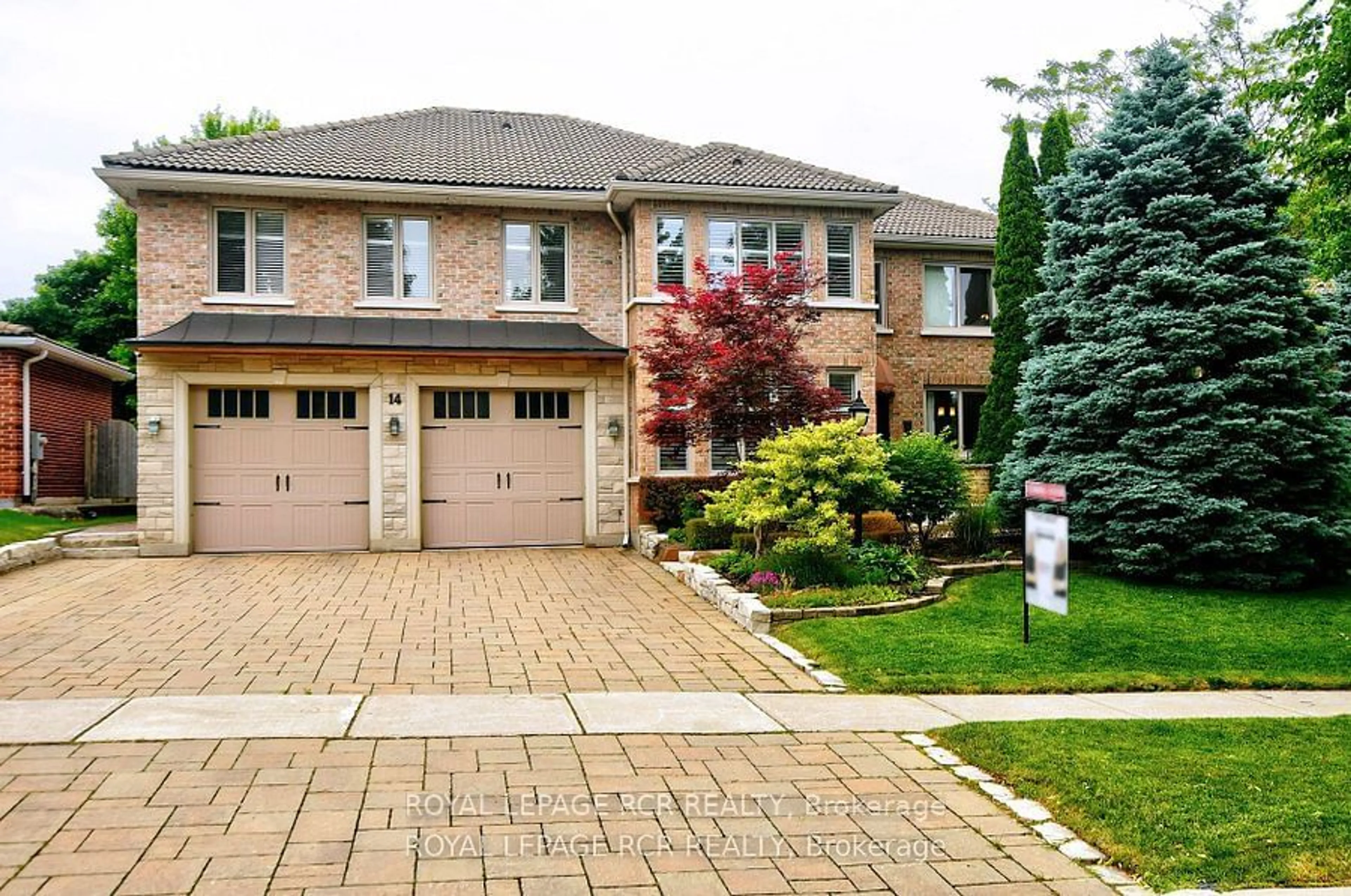 Home with brick exterior material for 14 Wethersfield Crt, Aurora Ontario L4G 5L9