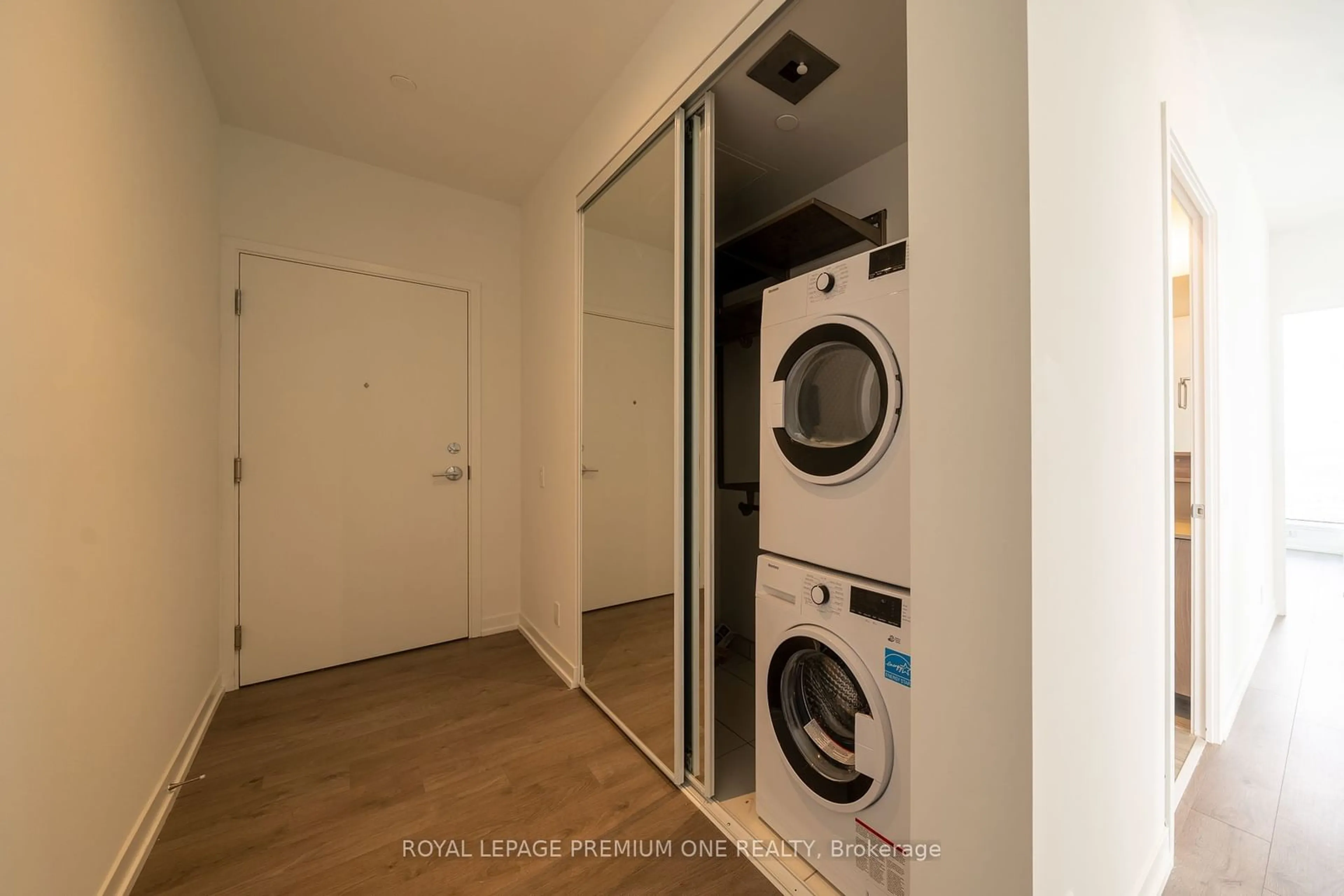 Laundry room for 950 Portage Pkwy #PH02, Vaughan Ontario L4K 0J7