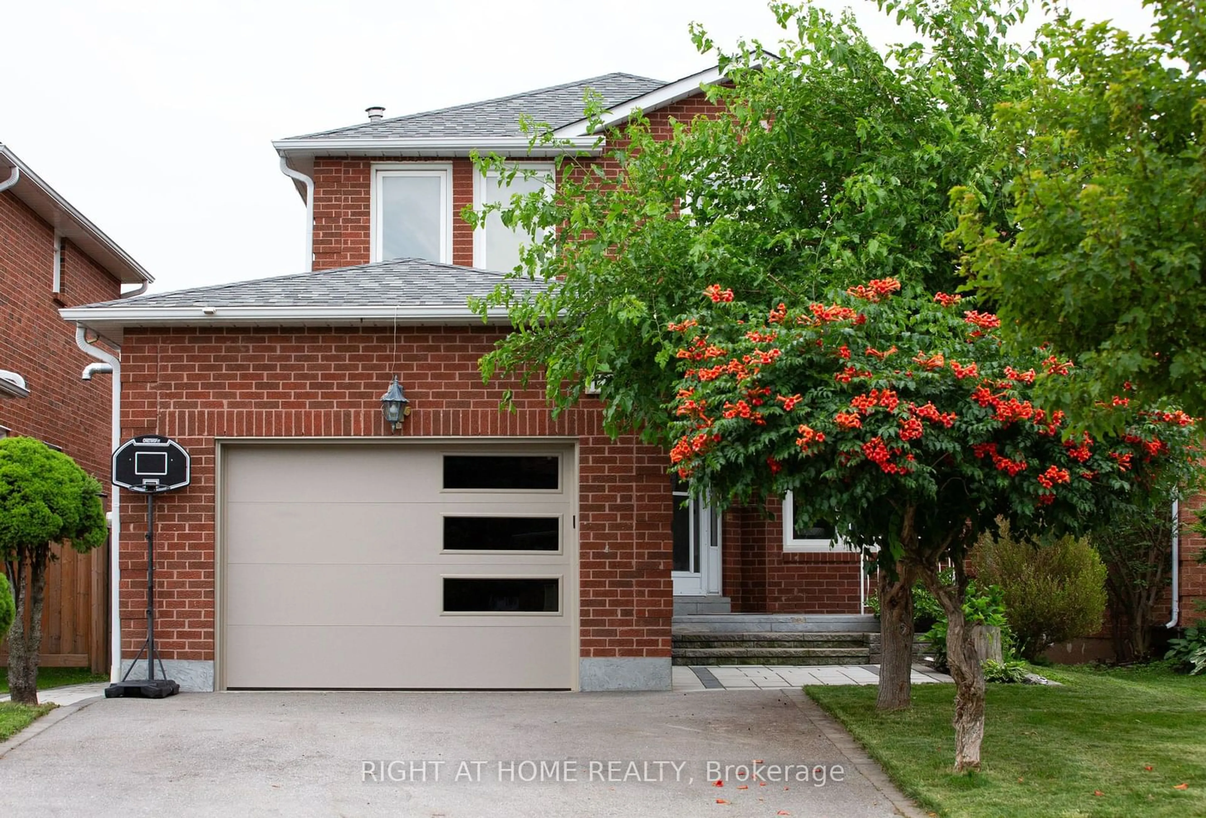 Home with brick exterior material for 123 Pentland Cres, Vaughan Ontario L6A 1T4