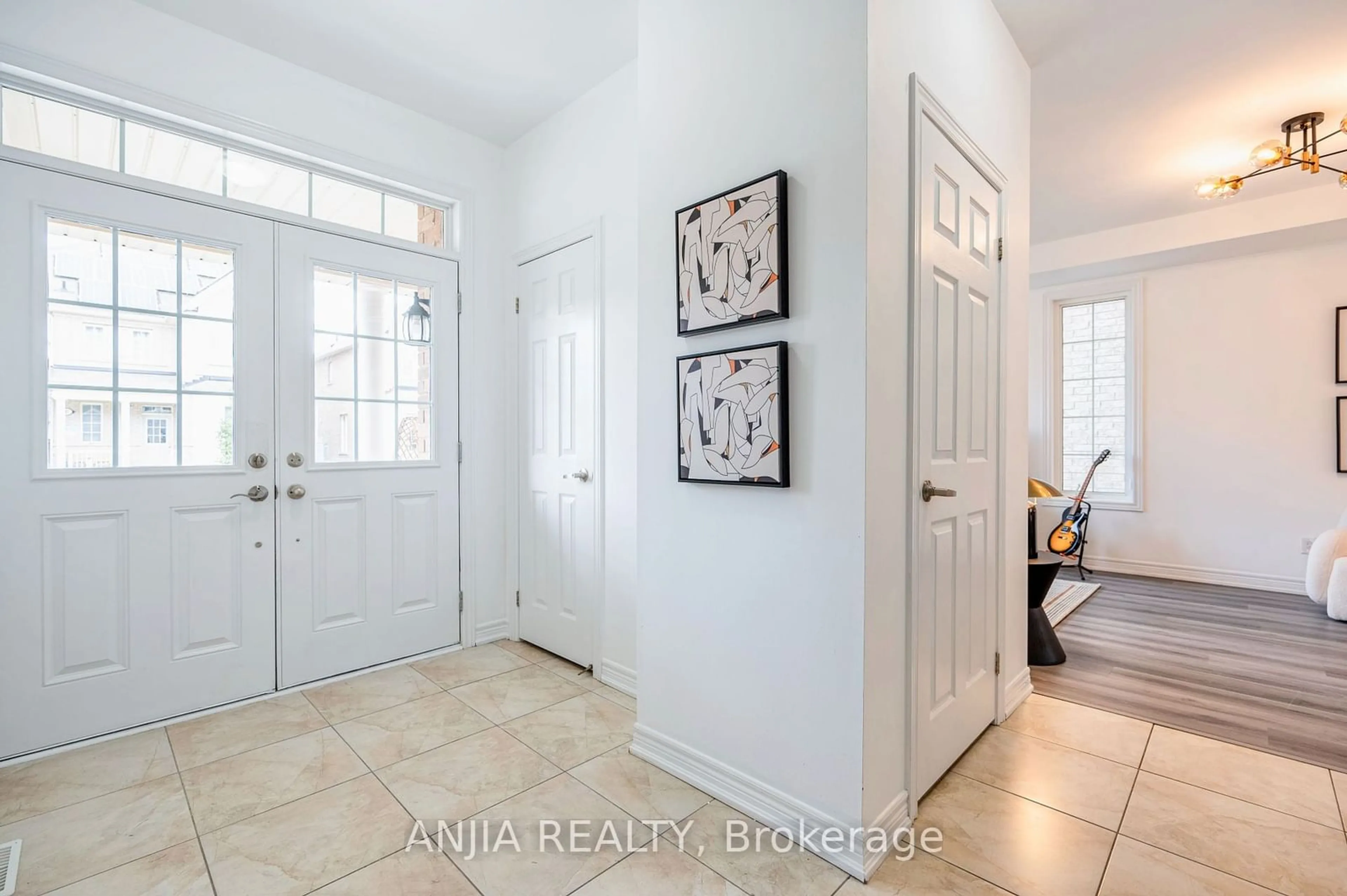 Indoor entryway for 26 Chauncey Crt, Markham Ontario L6B 1H1