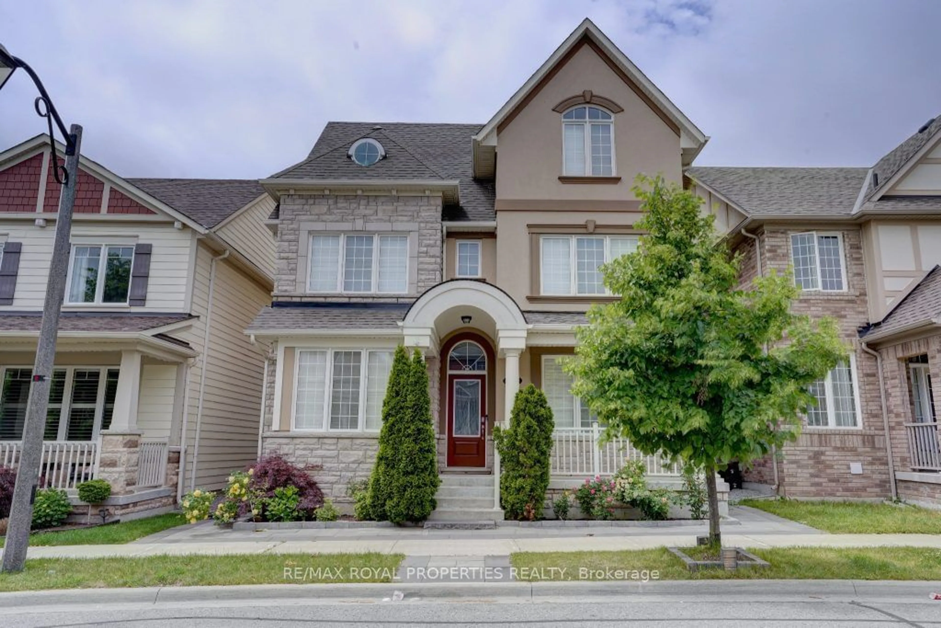 Frontside or backside of a home for 10 Wagon Works St, Markham Ontario L6B 0W9