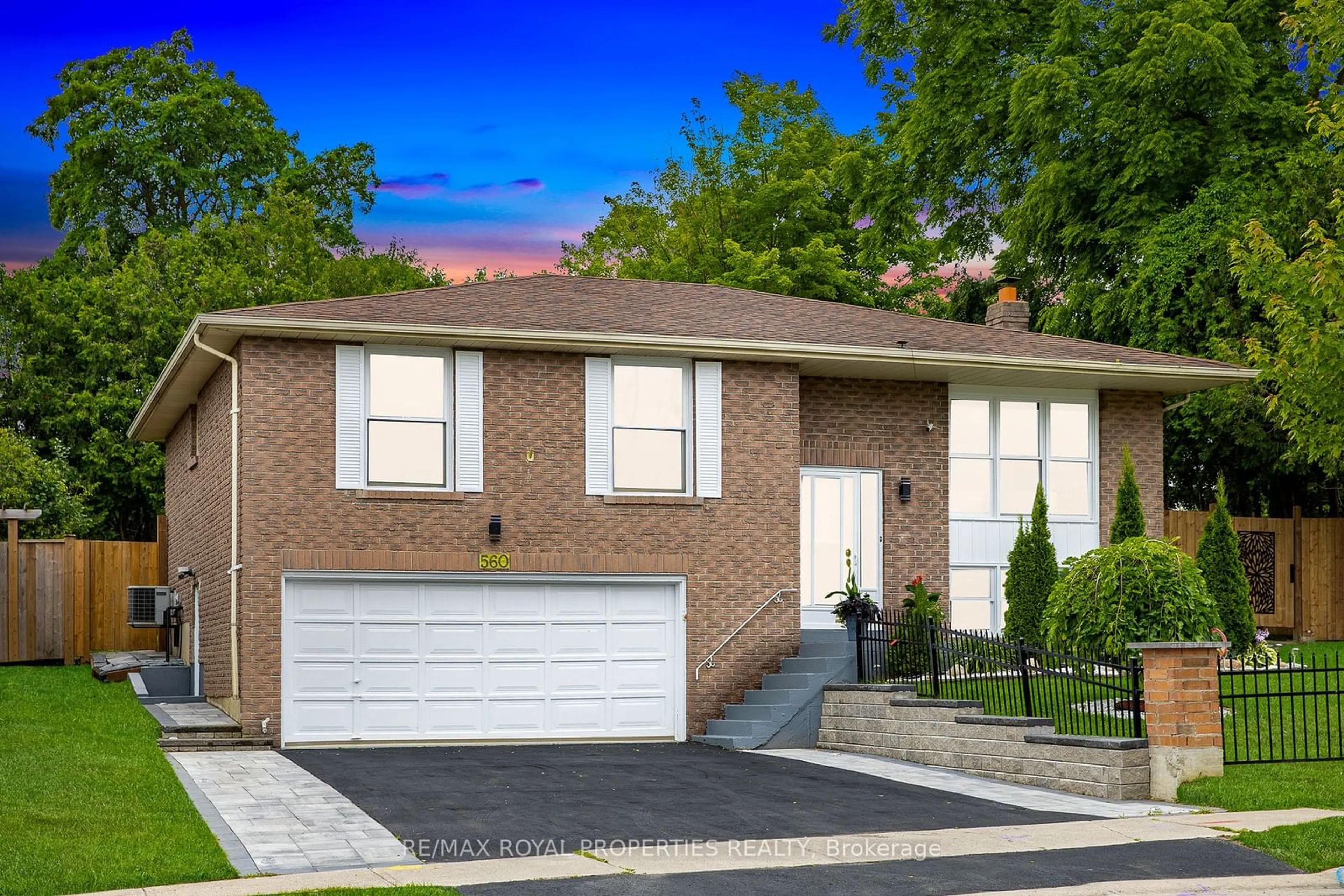 Home with brick exterior material for 560 BRISTOL Rd, Newmarket Ontario L3Y 6T1