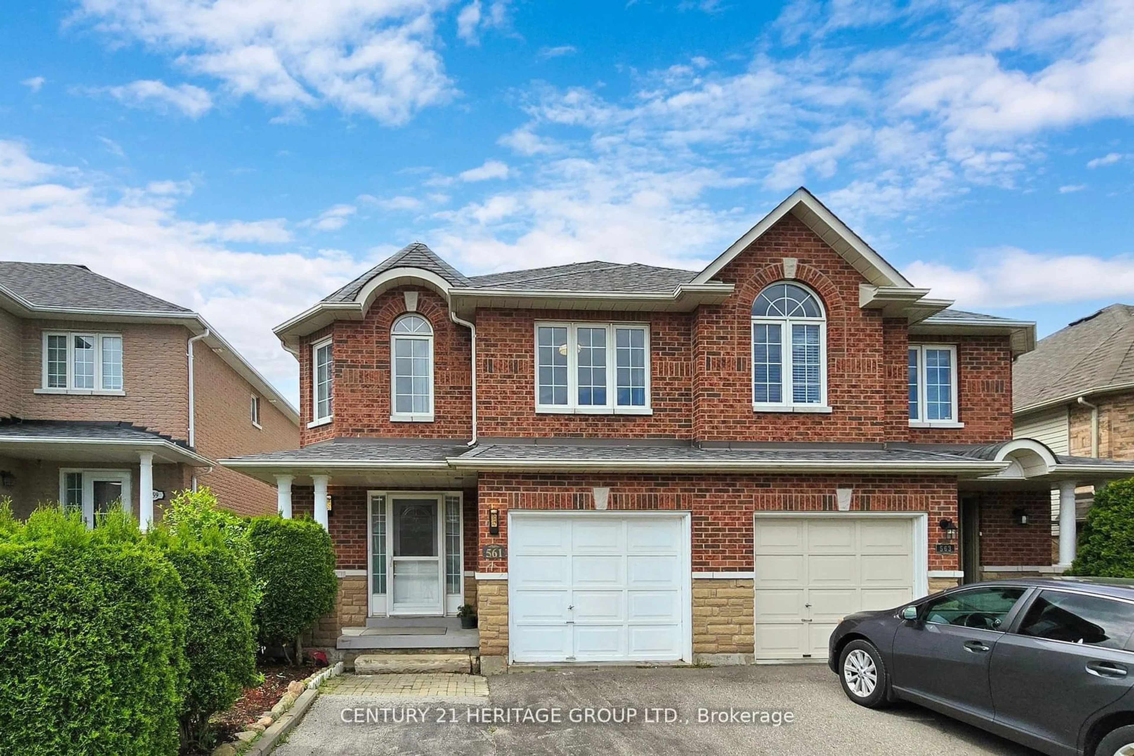 Home with brick exterior material for 561 Heddle Cres, Newmarket Ontario L3X 2K7