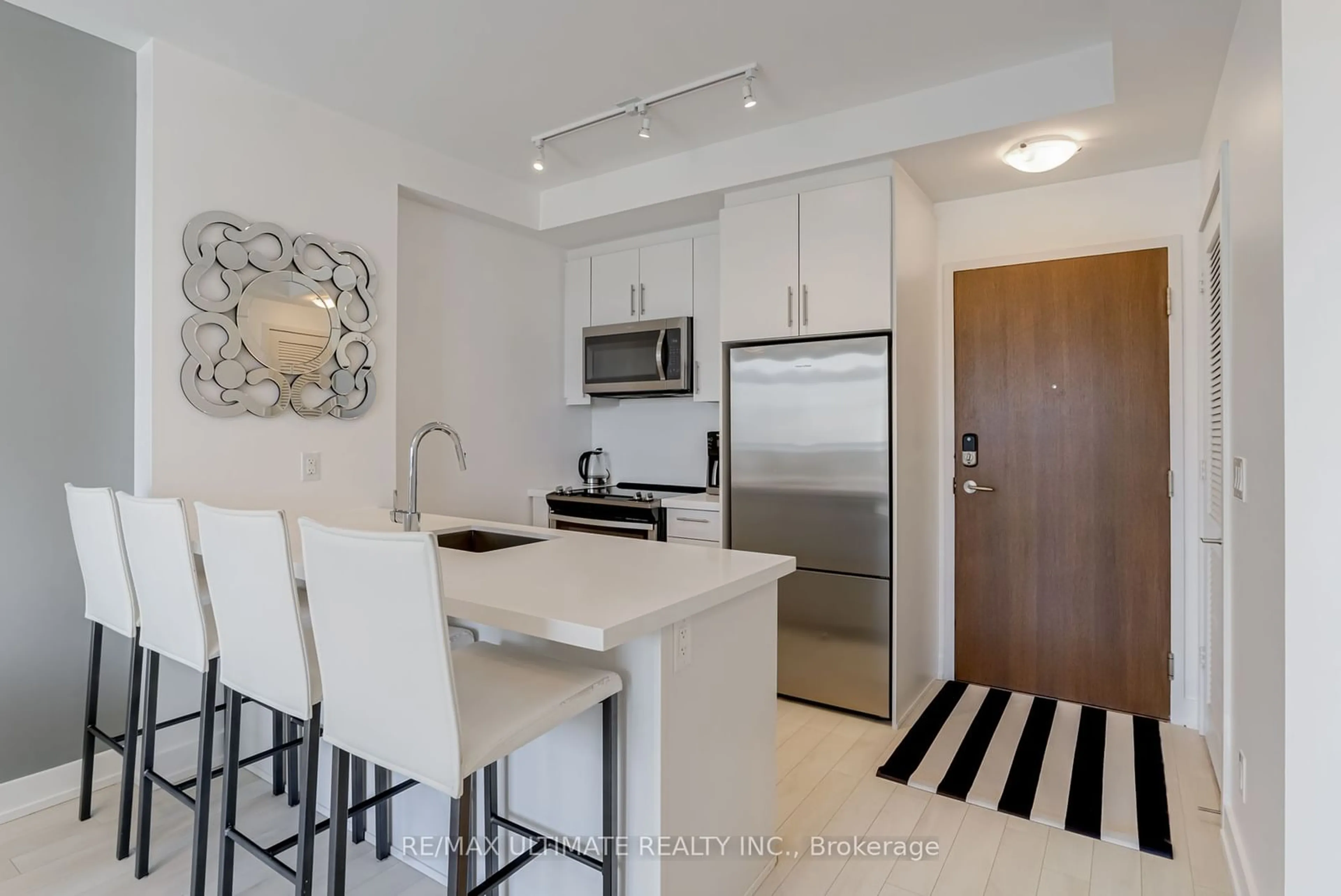 Standard kitchen for 301 Sea Ray Ave #C202, Innisfil Ontario L9S 0L8