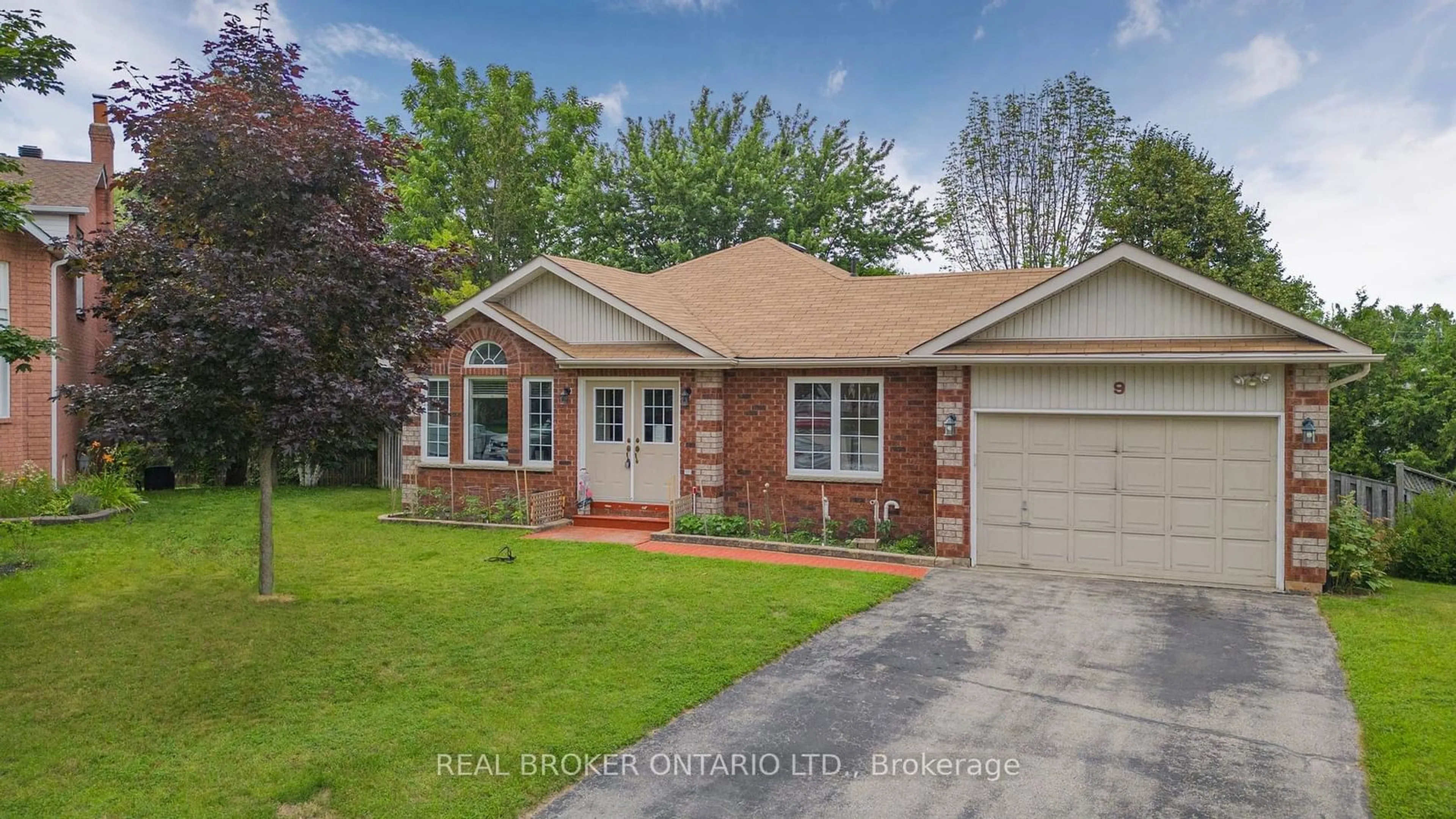 Home with brick exterior material for 9 Christina Crt, Essa Ontario L0M 1B5