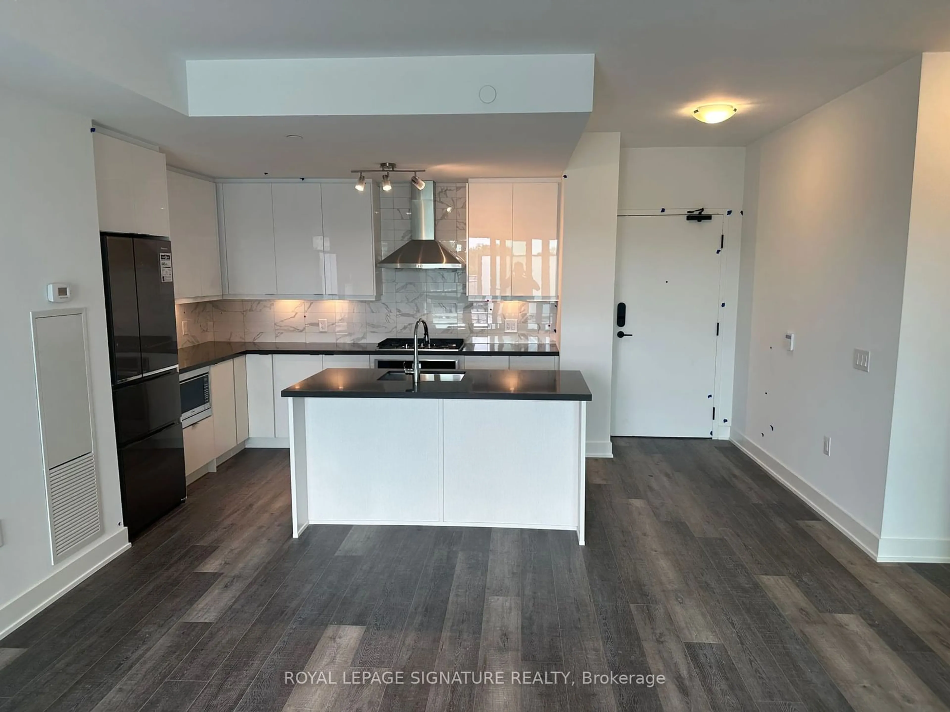 Contemporary kitchen for 11782 Ninth Line #314A, Whitchurch-Stouffville Ontario L4A 8B4