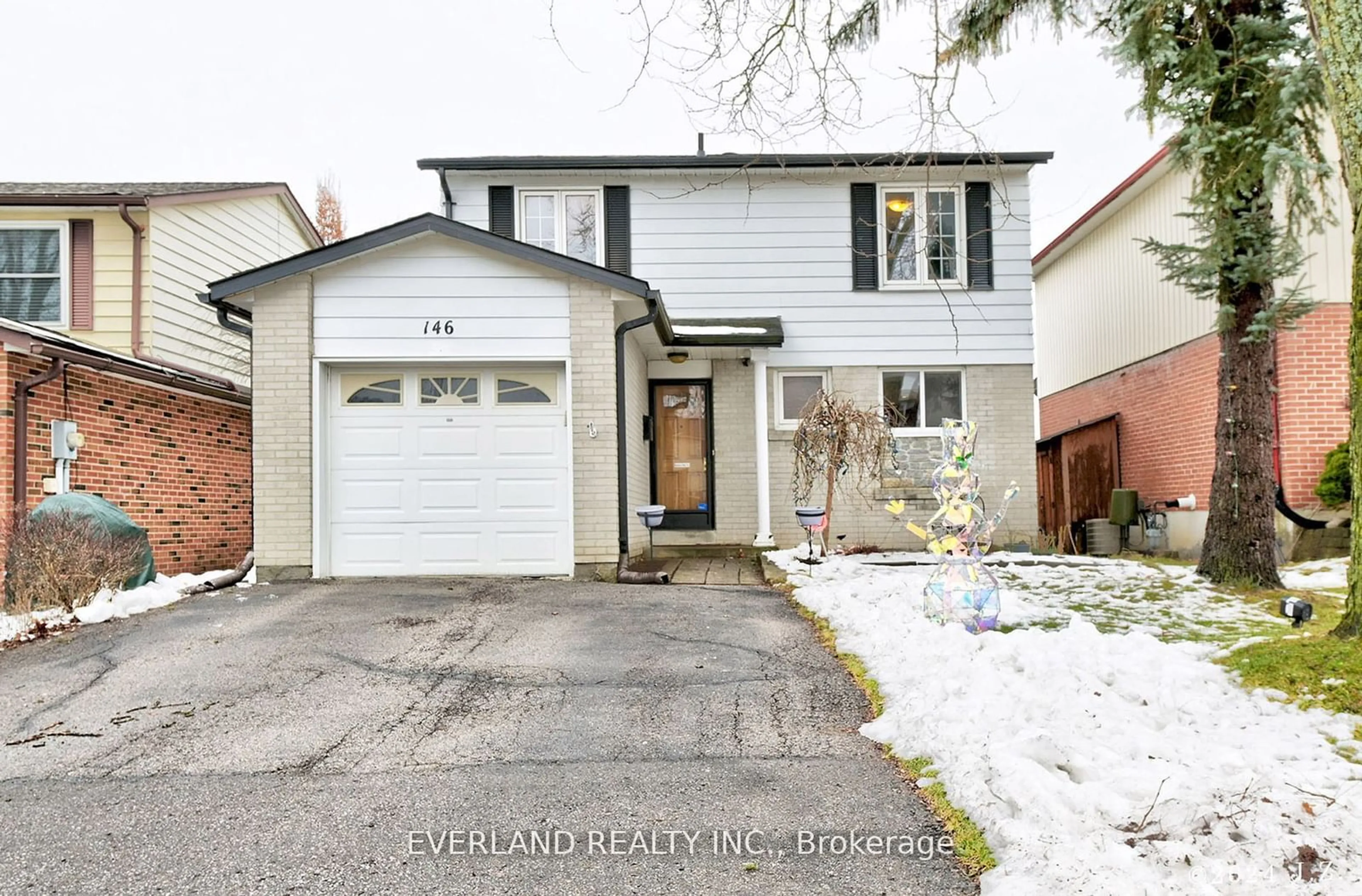 Frontside or backside of a home for 146 Thoms Cres, Newmarket Ontario L3Y 1E1