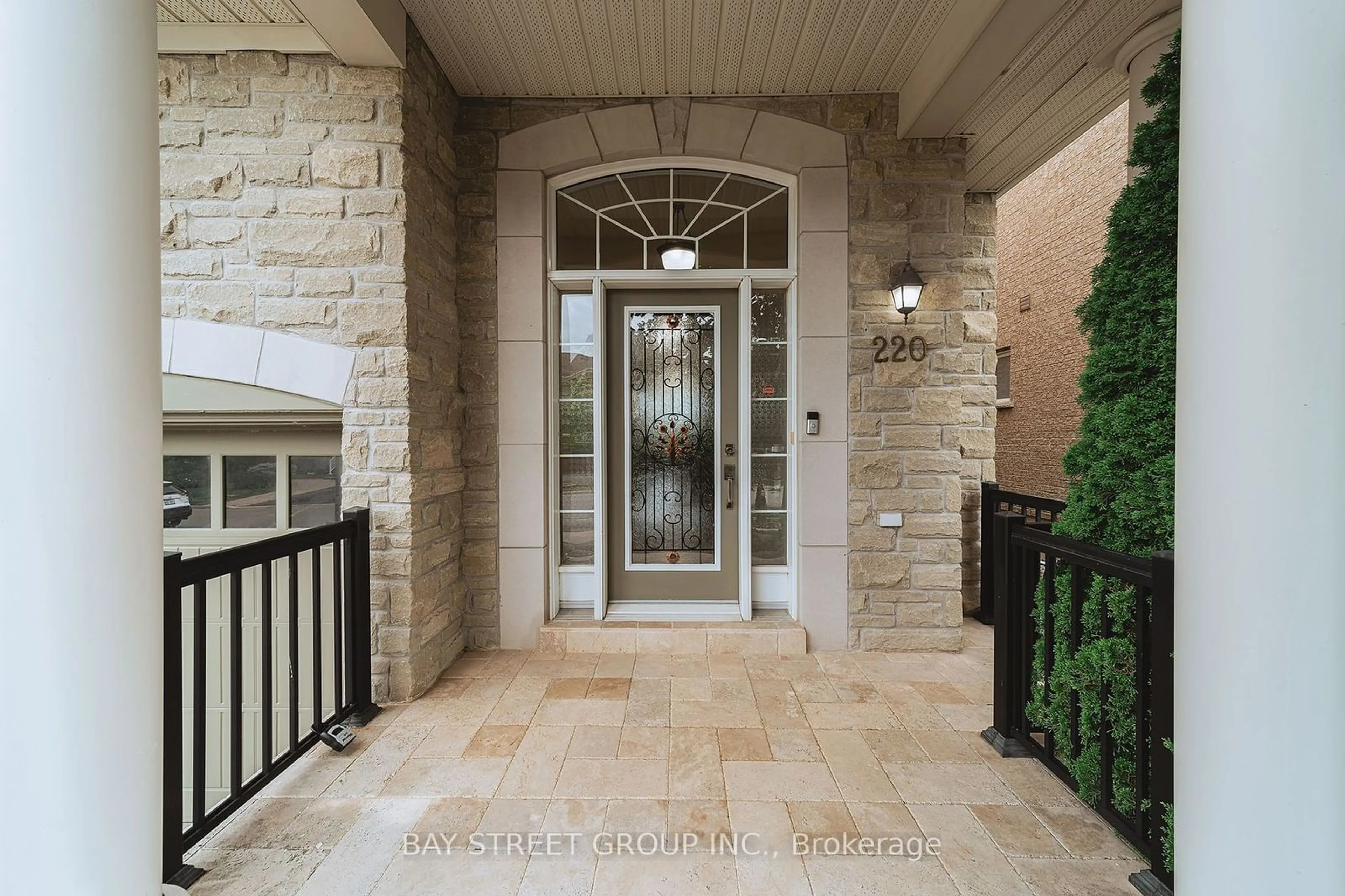 Indoor entryway for 220 Carrier Cres, Vaughan Ontario L6A 0T7
