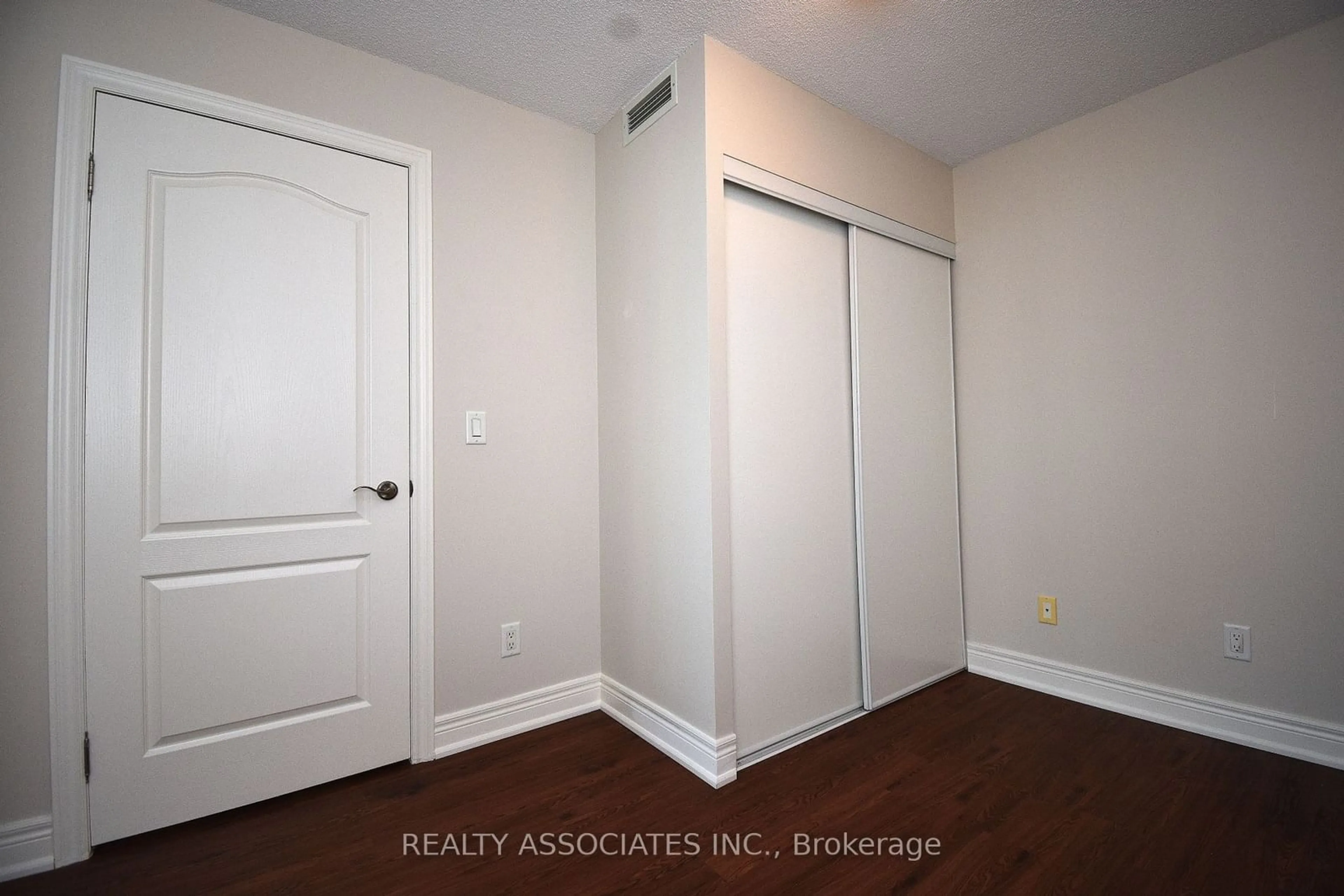 A pic of a room for 48 Suncrest Blvd #811, Markham Ontario L3T 7Y6