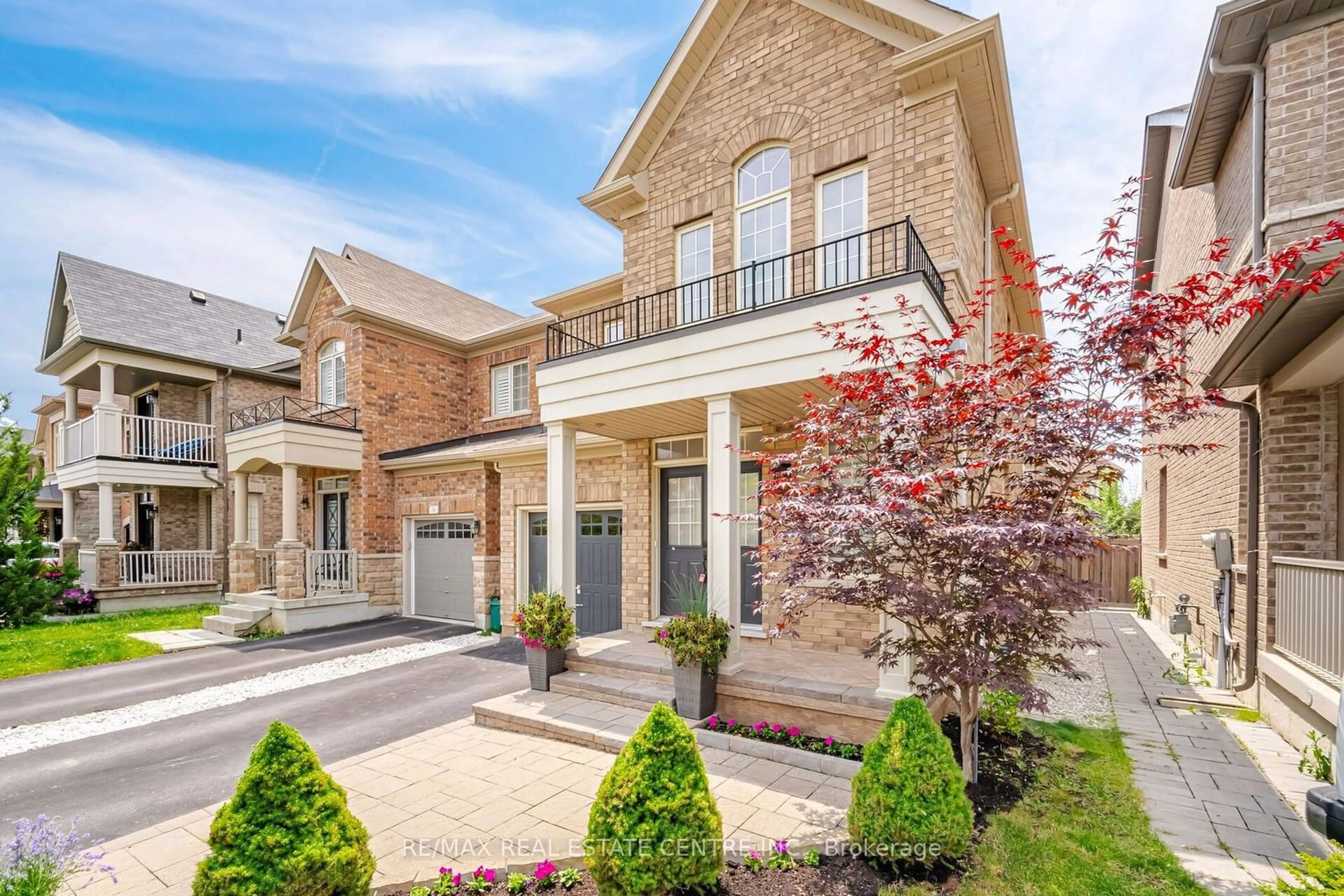 Home with brick exterior material for 18 Pelee Ave, Vaughan Ontario L4H 3Y2