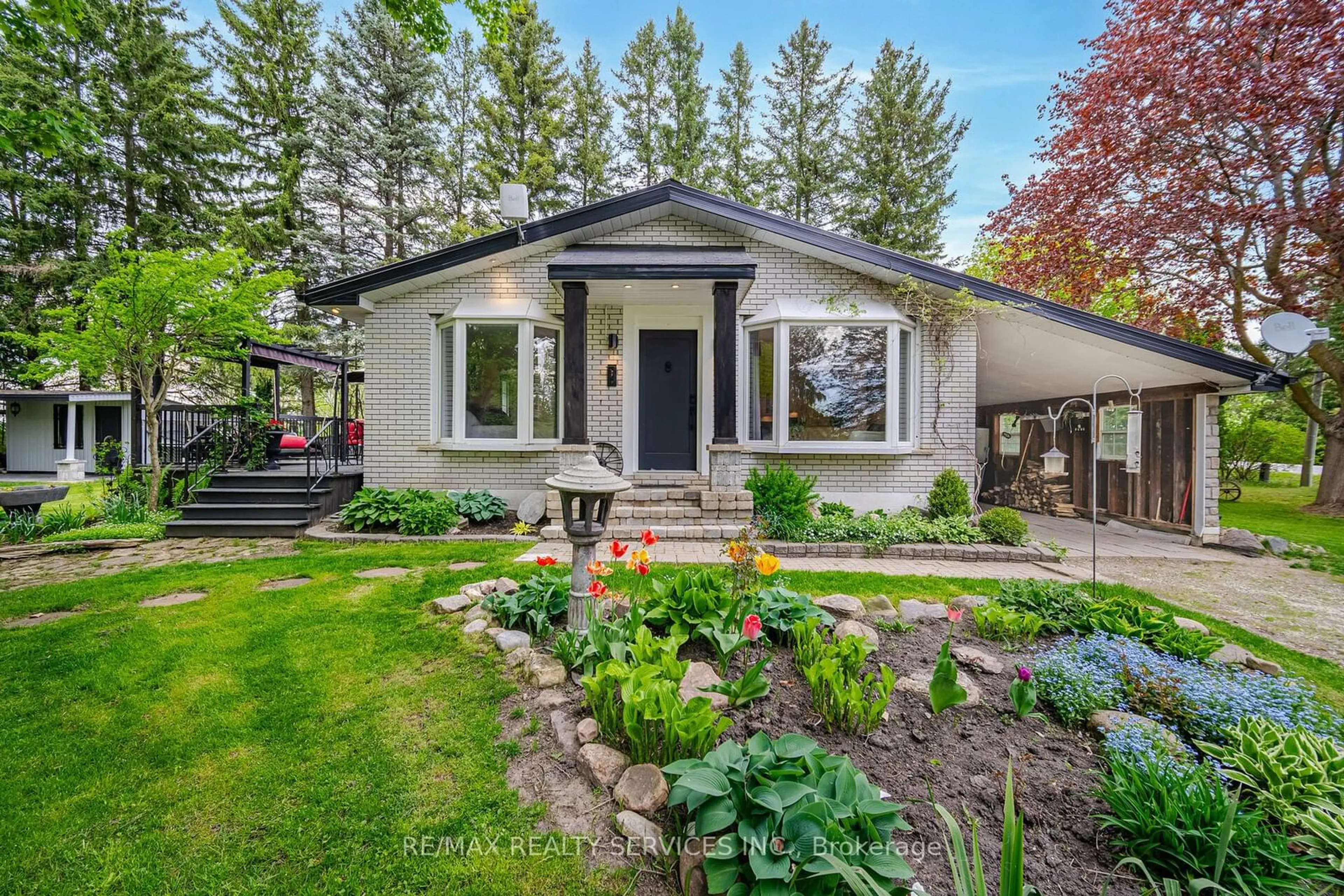 Cottage for 6206 Sir Frederick Banting Rd, Essa Ontario L9R 1V2