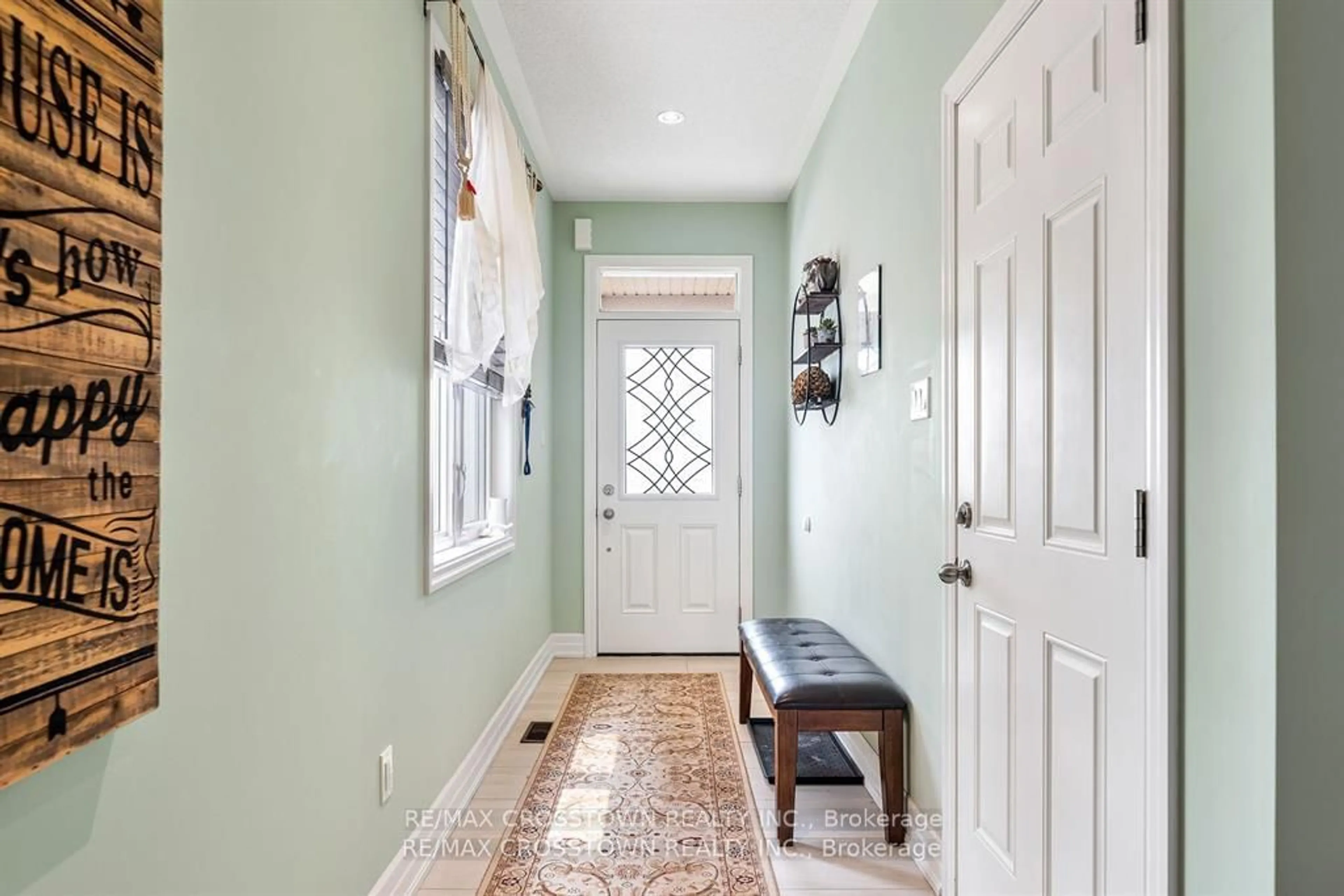 Indoor entryway for 15 Wagner Cres, Essa Ontario L0M 1B6