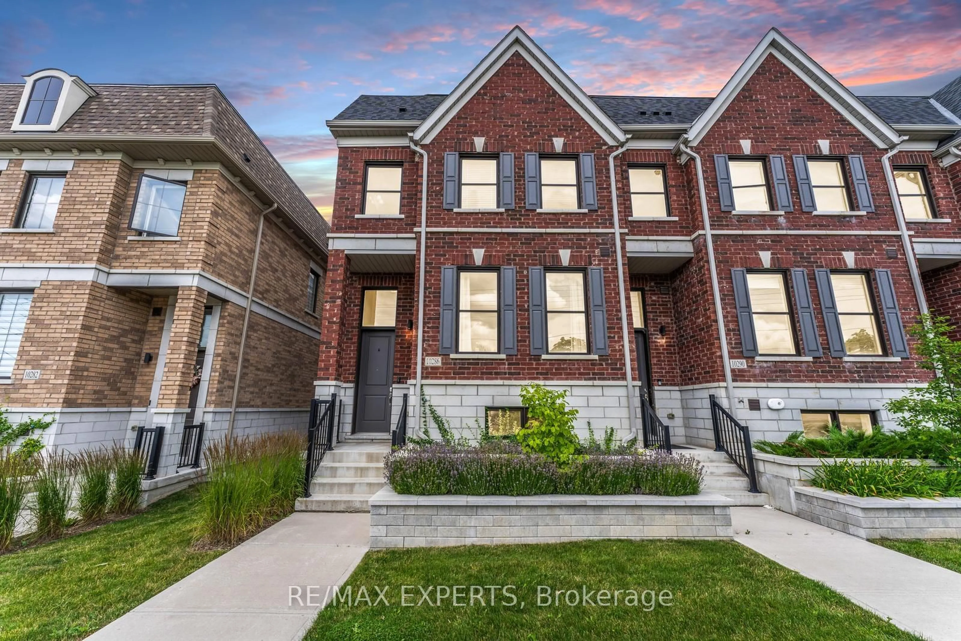 Home with brick exterior material for 10286 Keele St, Vaughan Ontario L6A 1G3