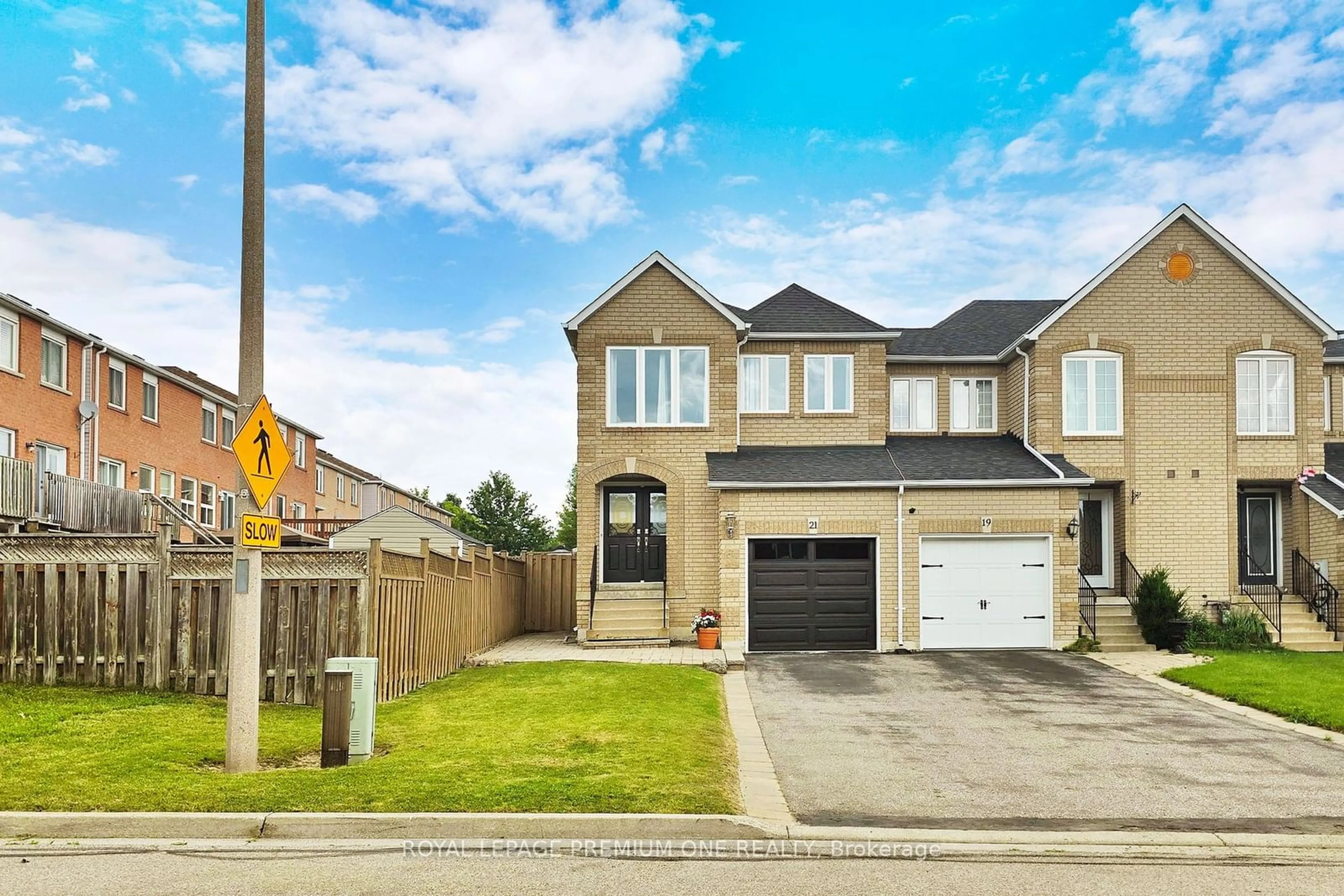 Frontside or backside of a home for 21 Giancola Cres, Vaughan Ontario L6A 2W7