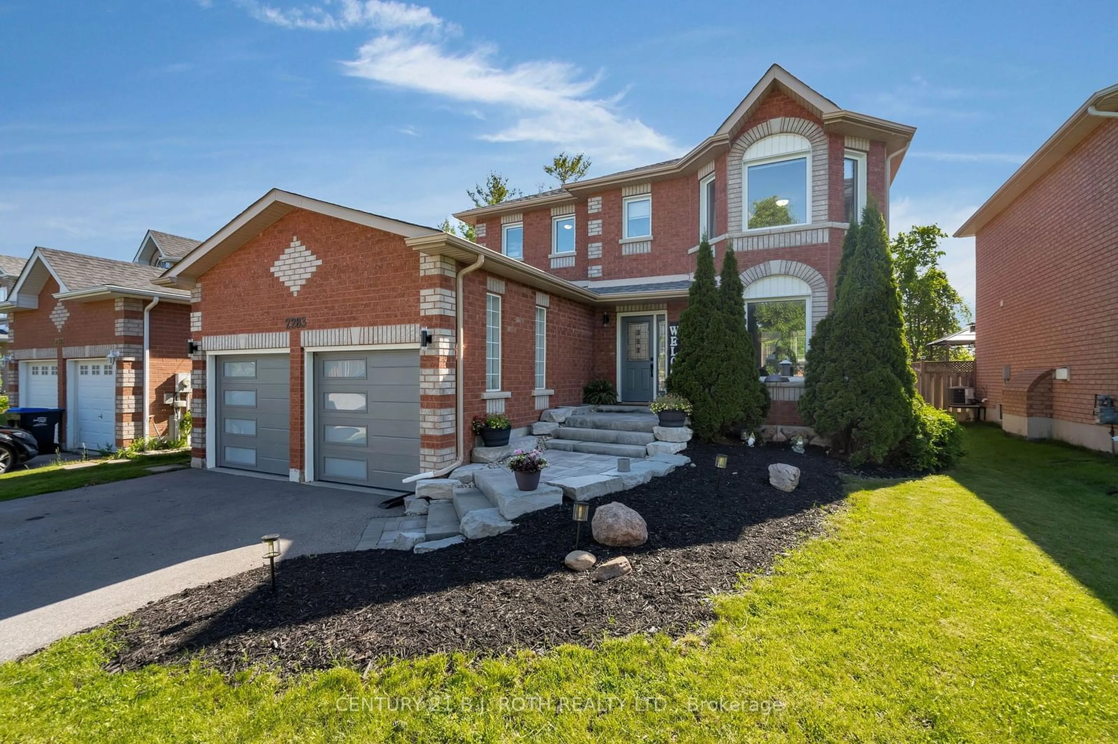 Home with brick exterior material for 2283 Jack Cres, Innisfil Ontario L9S 2C7