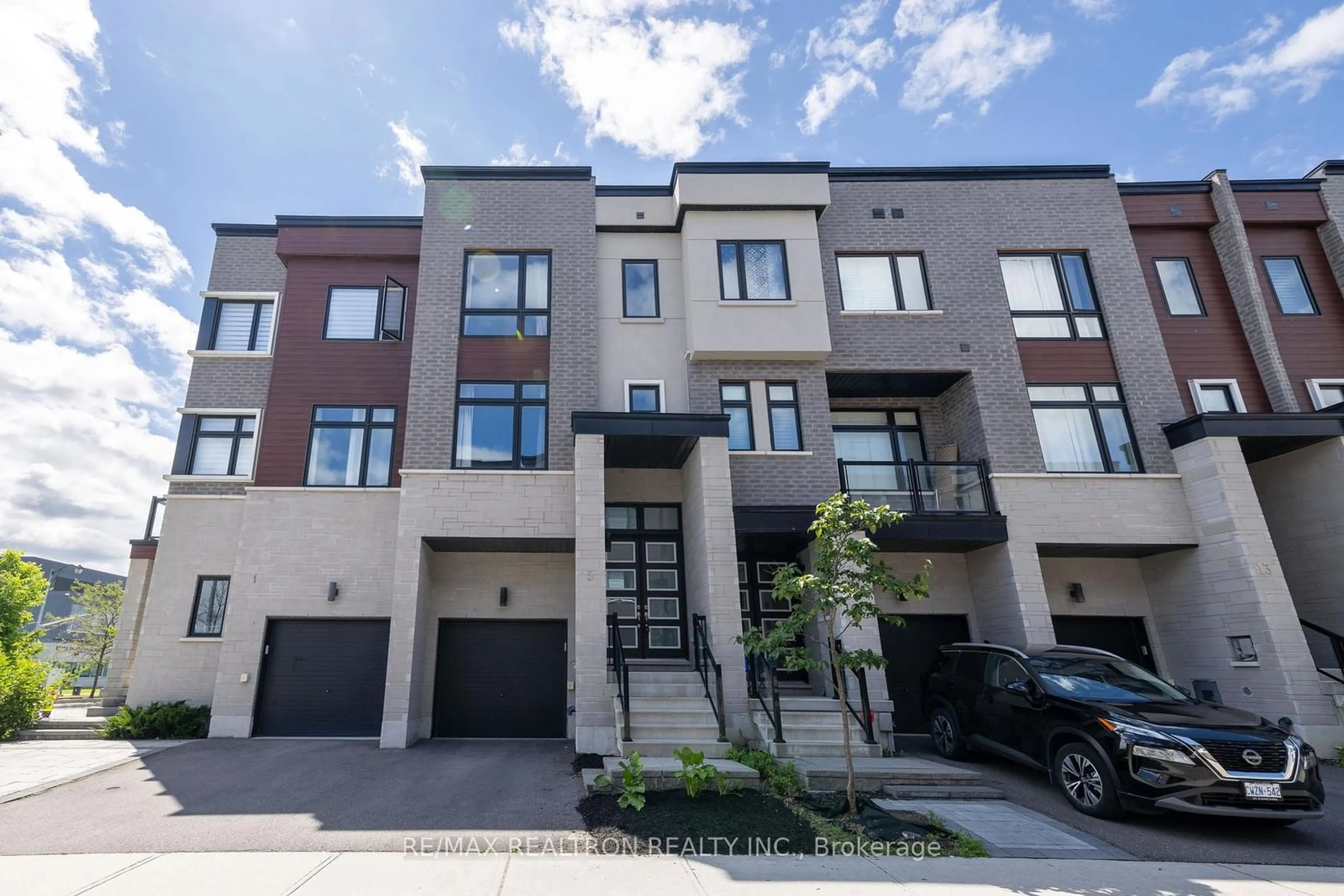 A pic from exterior of the house or condo for 5 Laskin Dr, Vaughan Ontario L6A 4P6