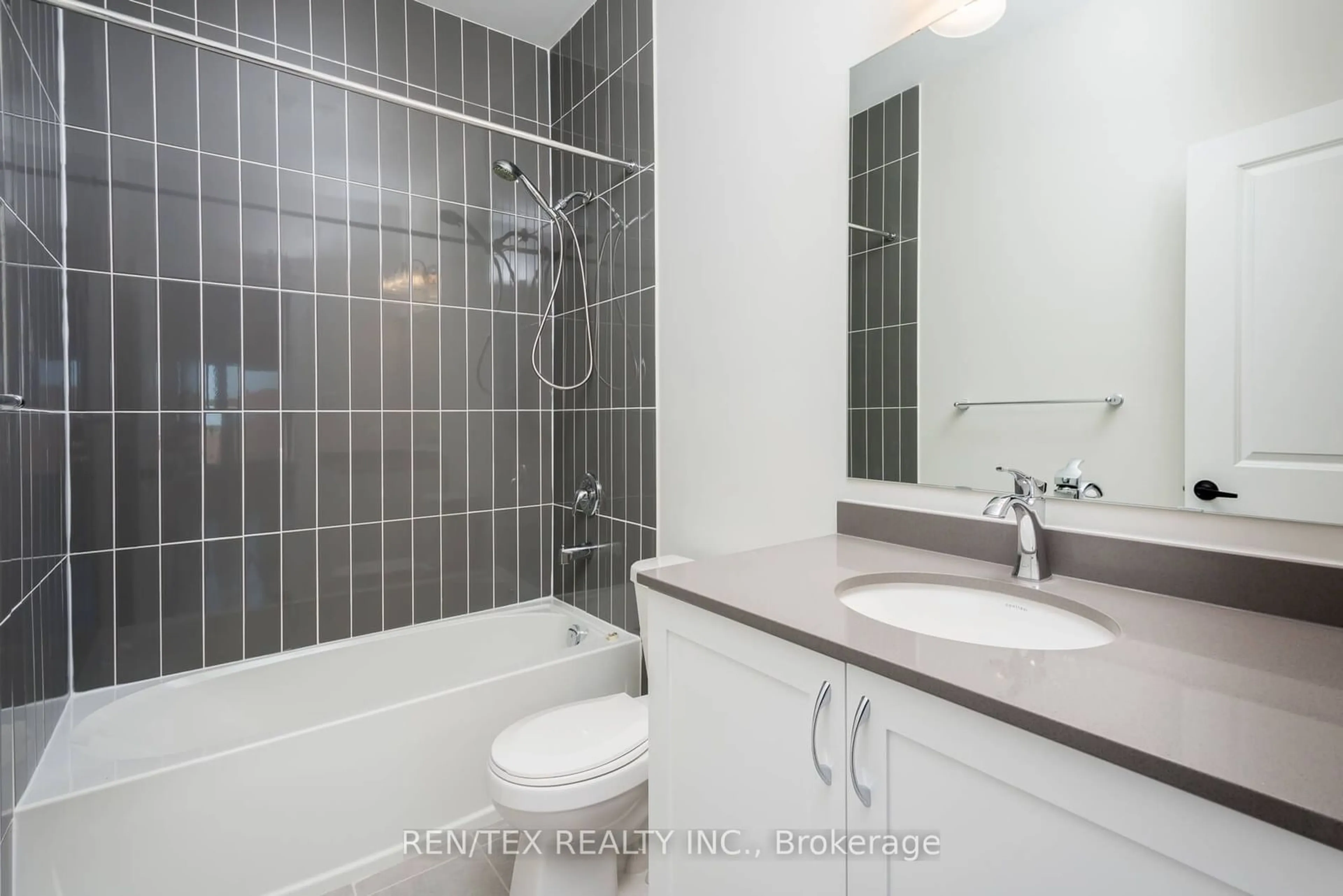 Bathroom for 1711 Corsal Crt, Innisfil Ontario L9S 4W7