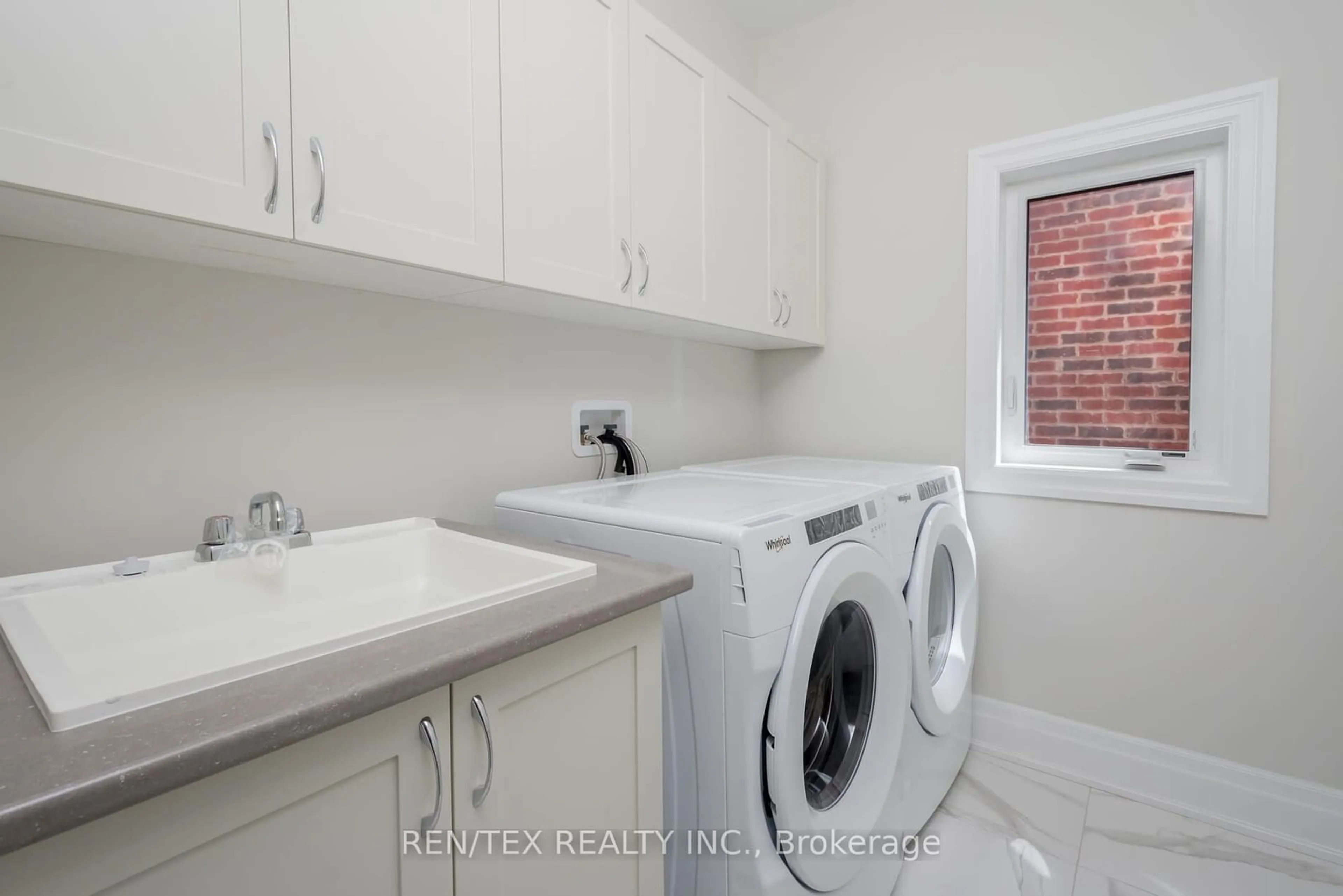 Laundry room for 1711 Corsal Crt, Innisfil Ontario L9S 4W7