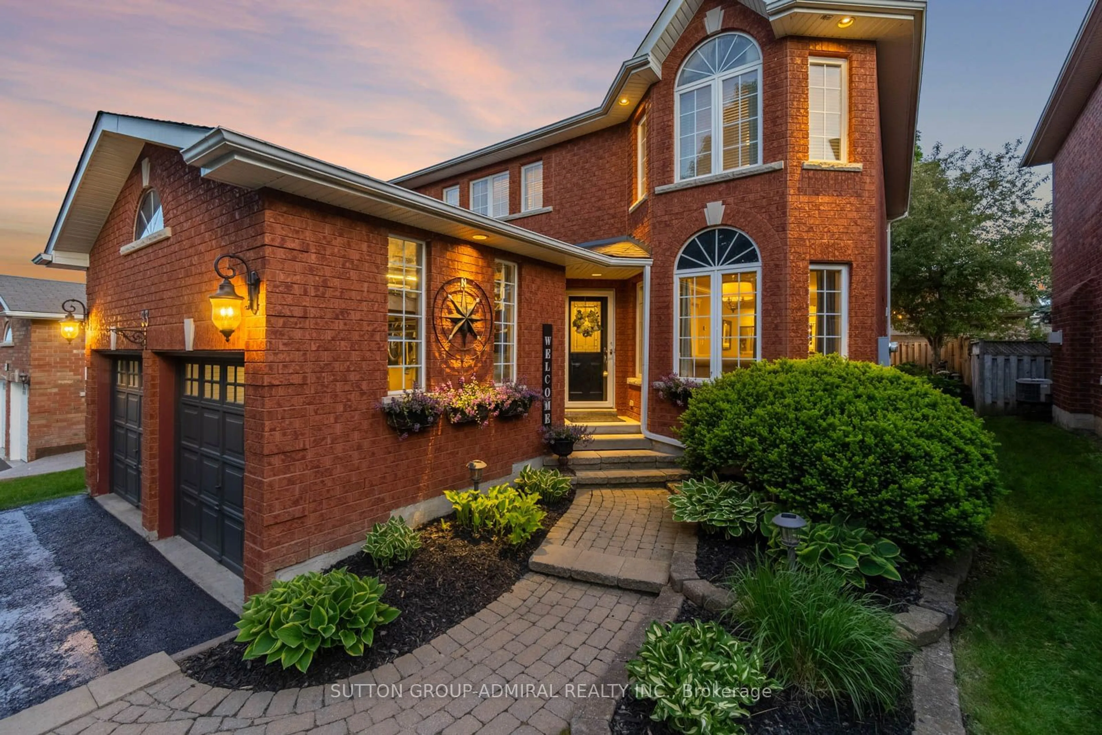 Home with brick exterior material for 33 Prince Dr, Bradford West Gwillimbury Ontario L3Z 3B7