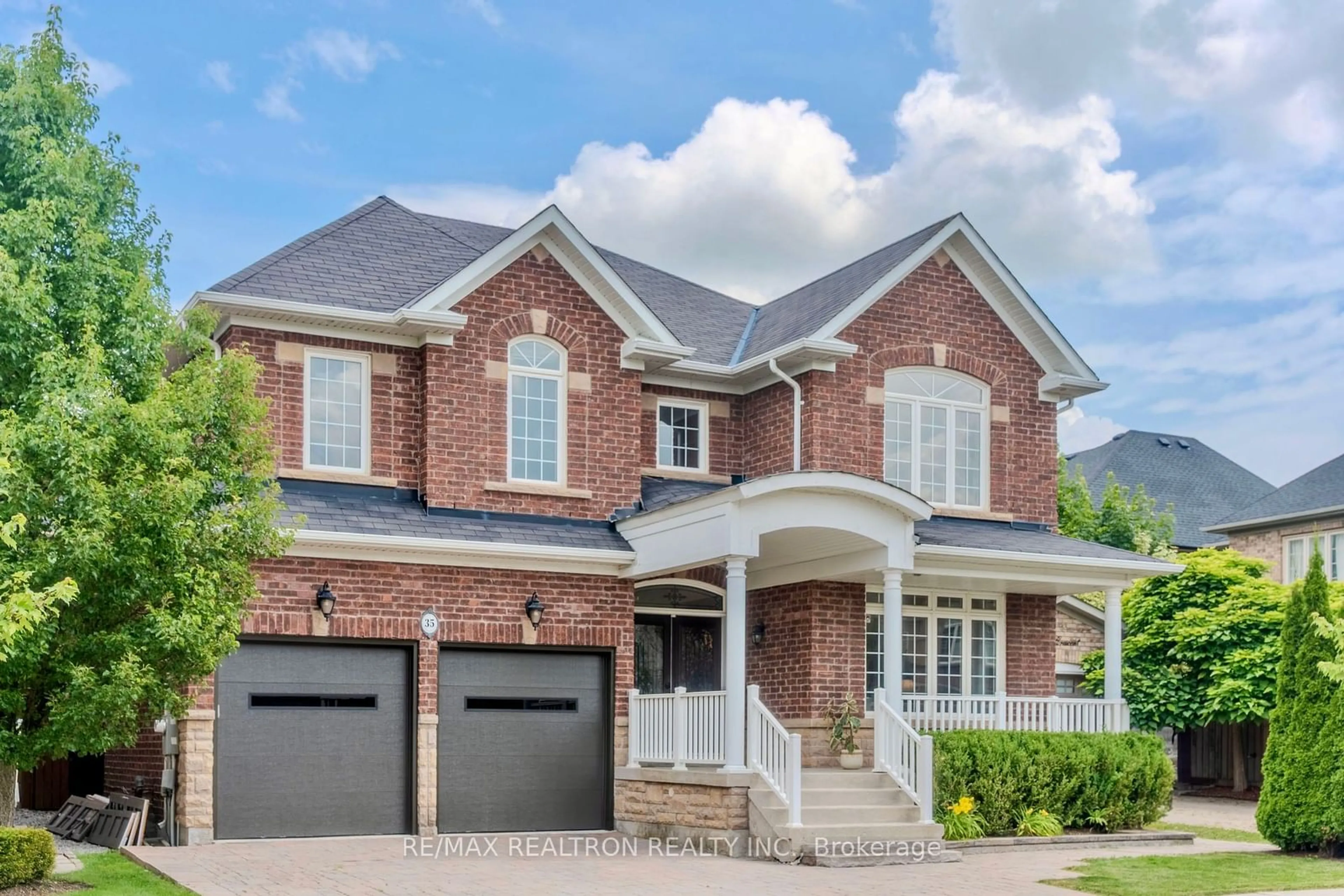 Home with brick exterior material for 35 Morland Cres, Aurora Ontario L4G 7Z2