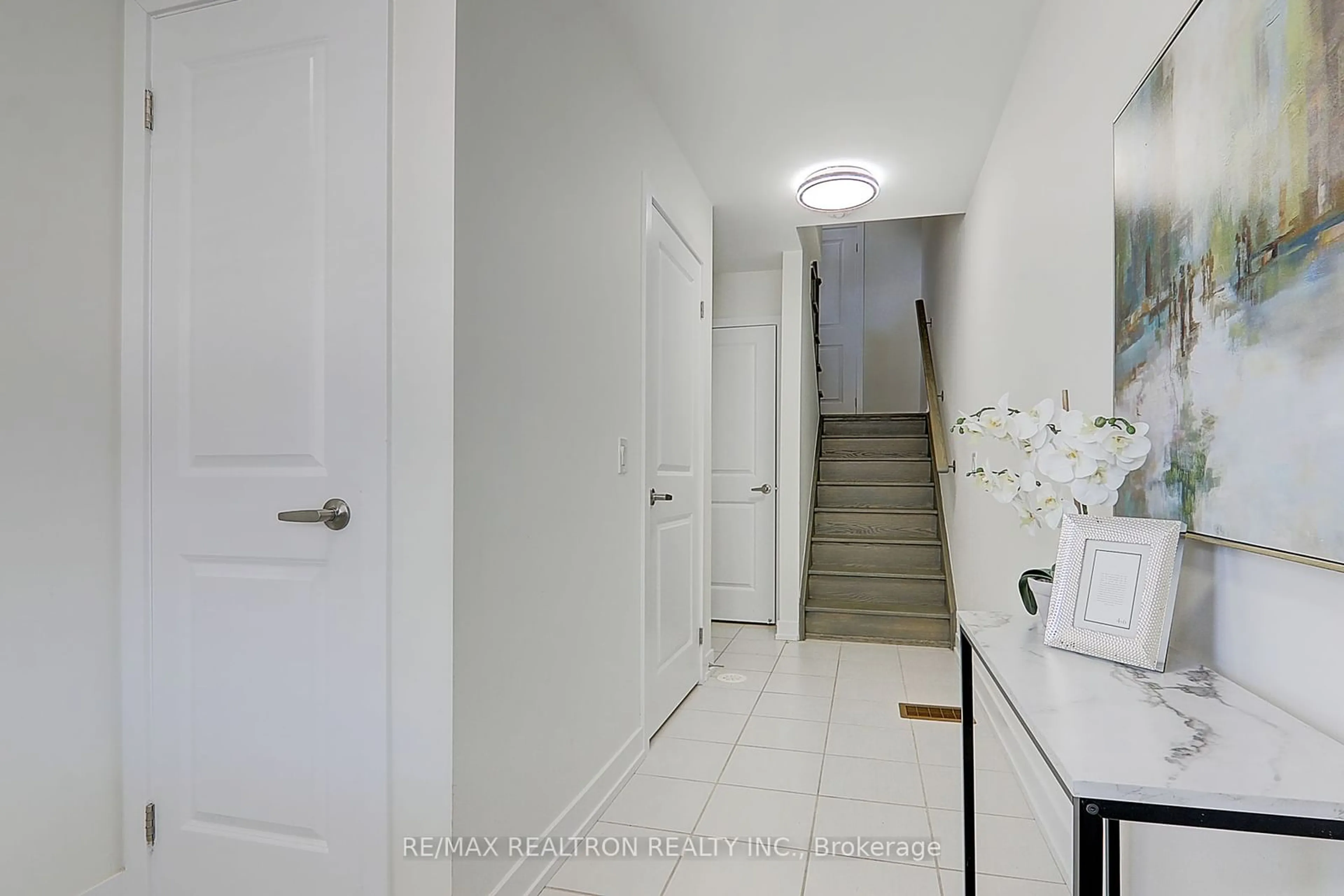 Indoor entryway for 29 Gilbert Wright Ave, Markham Ontario L6C 3J4