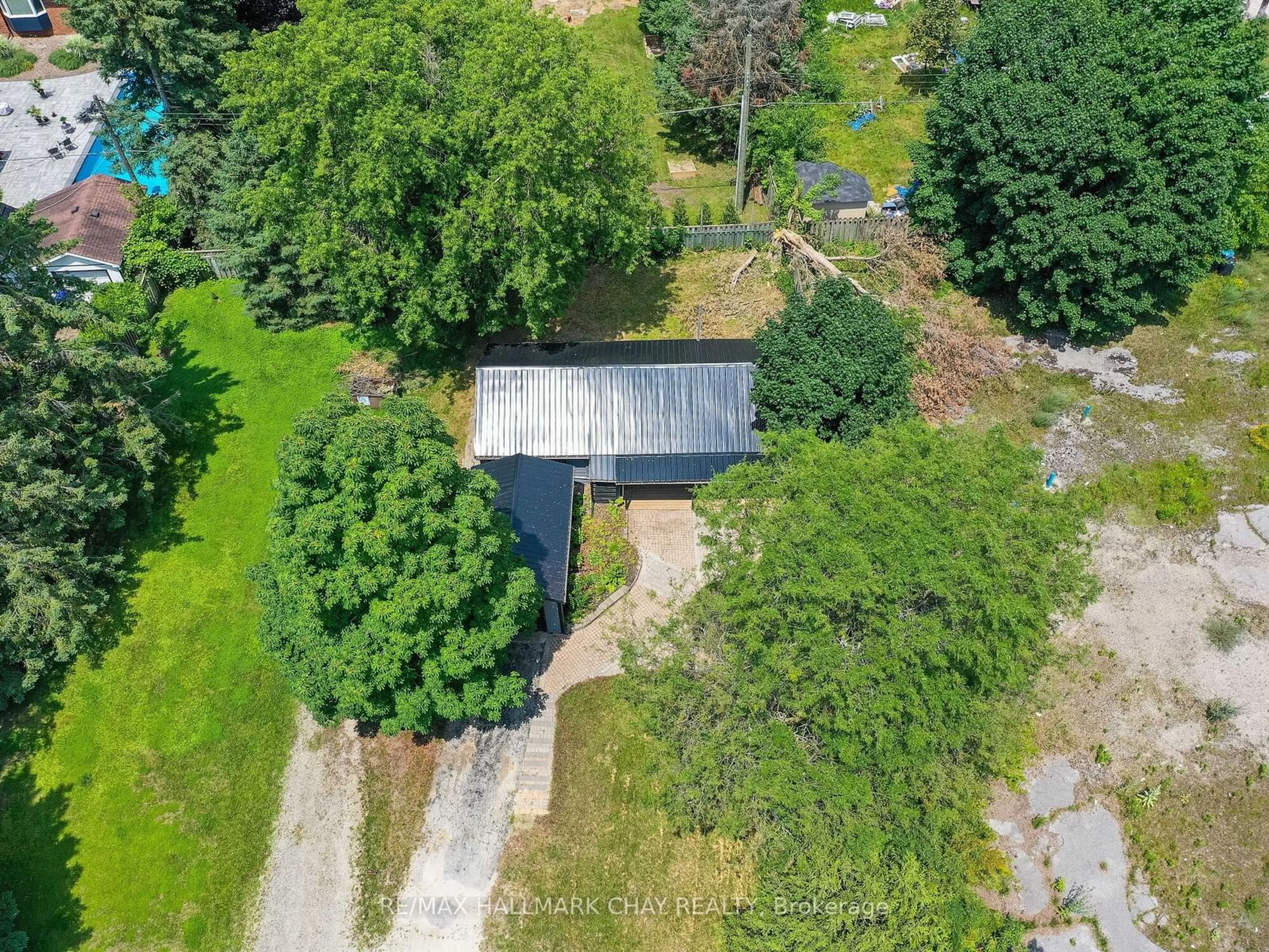 Shed for 268 Victoria St, New Tecumseth Ontario L0M 1K4