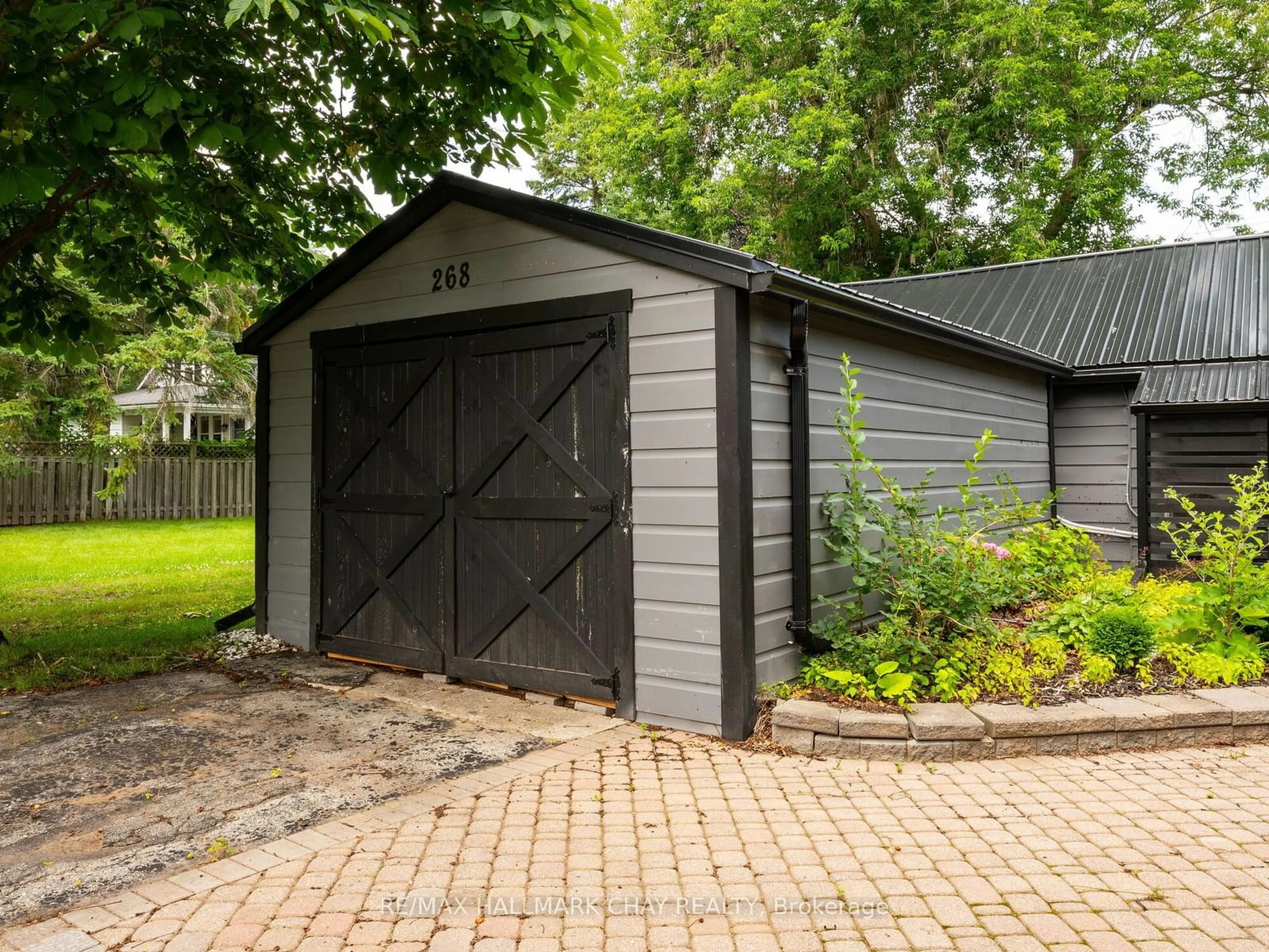 Shed for 268 Victoria St, New Tecumseth Ontario L0M 1K4