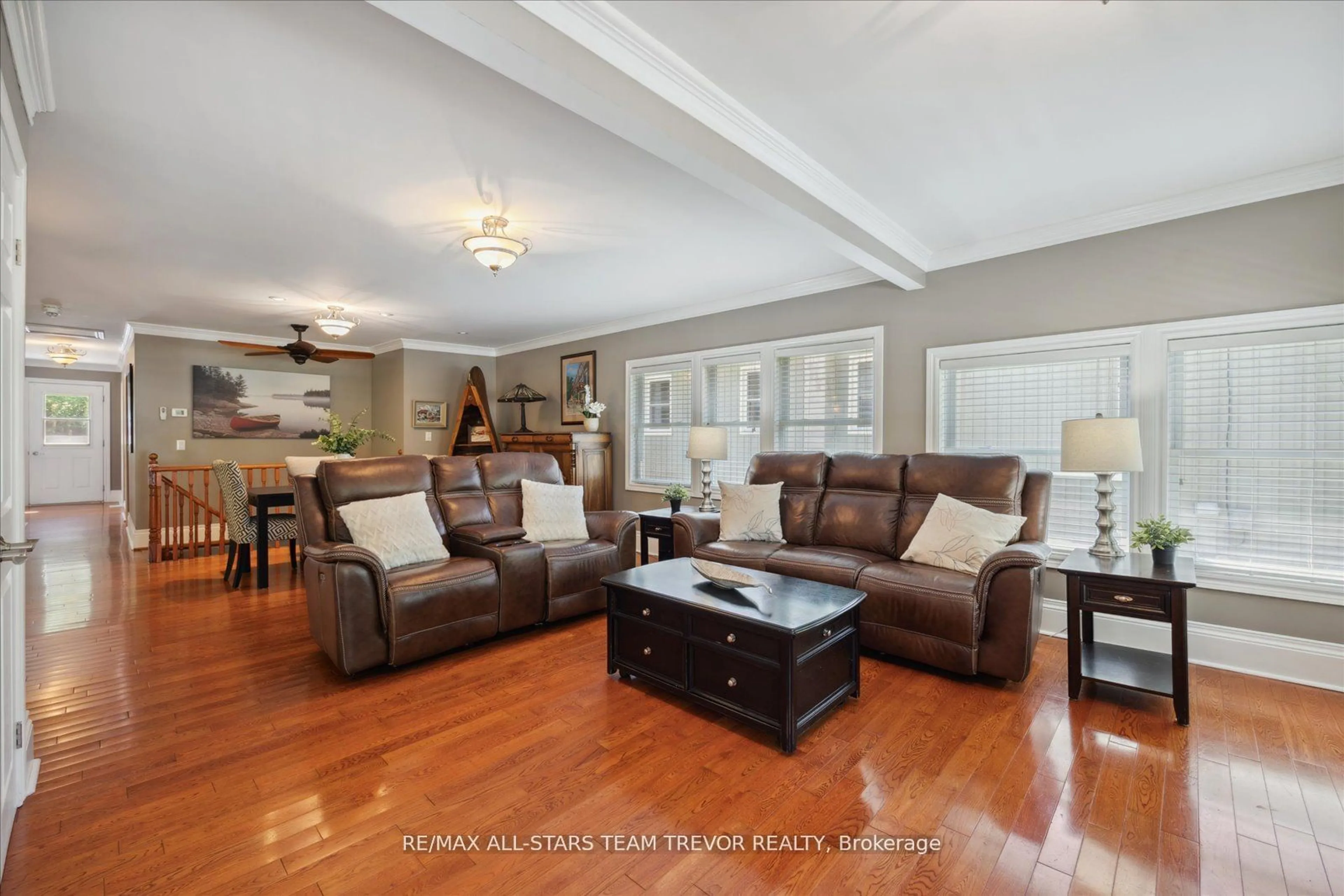 Living room for 5 Rushton Rd, Georgina Ontario L0E 1S0