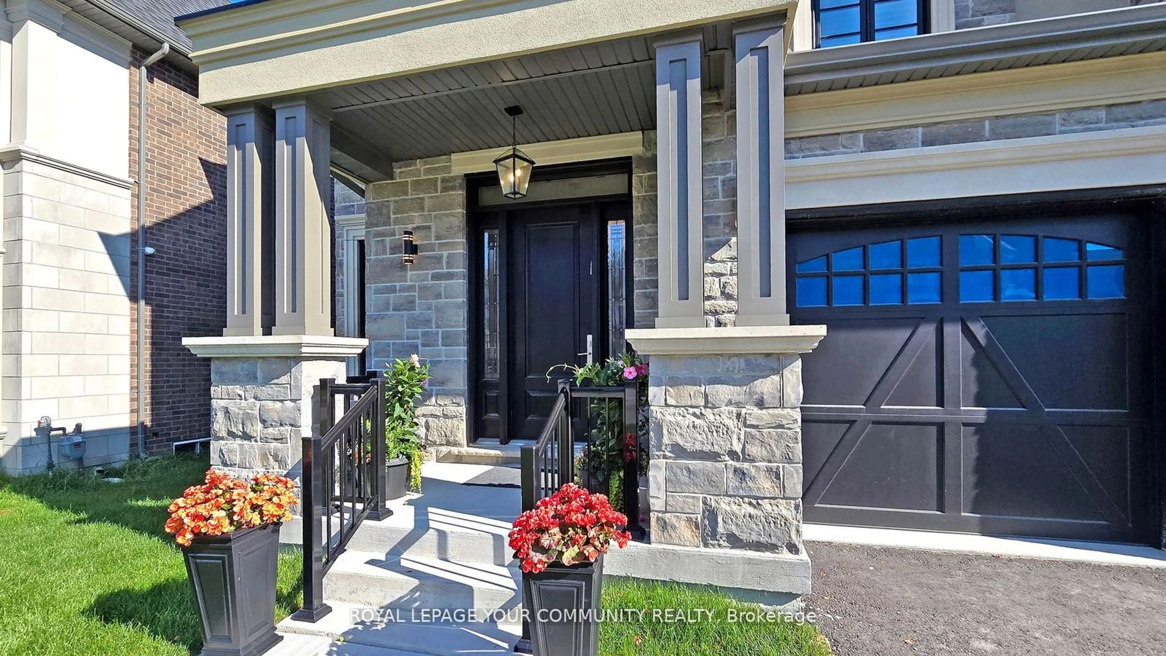 Indoor entryway for 36 Calla Tr, Aurora Ontario L4G 3Z5