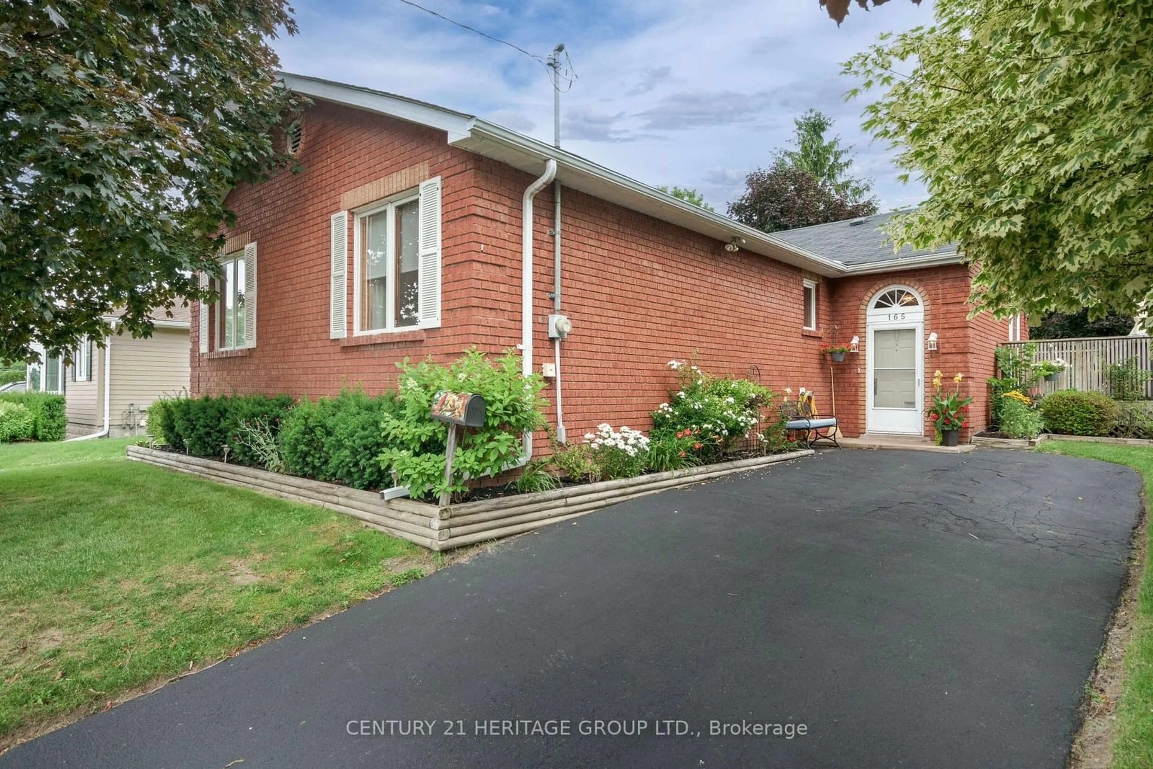 Frontside or backside of a home for 165 Frederick St, Bradford West Gwillimbury Ontario L3Z 1K1