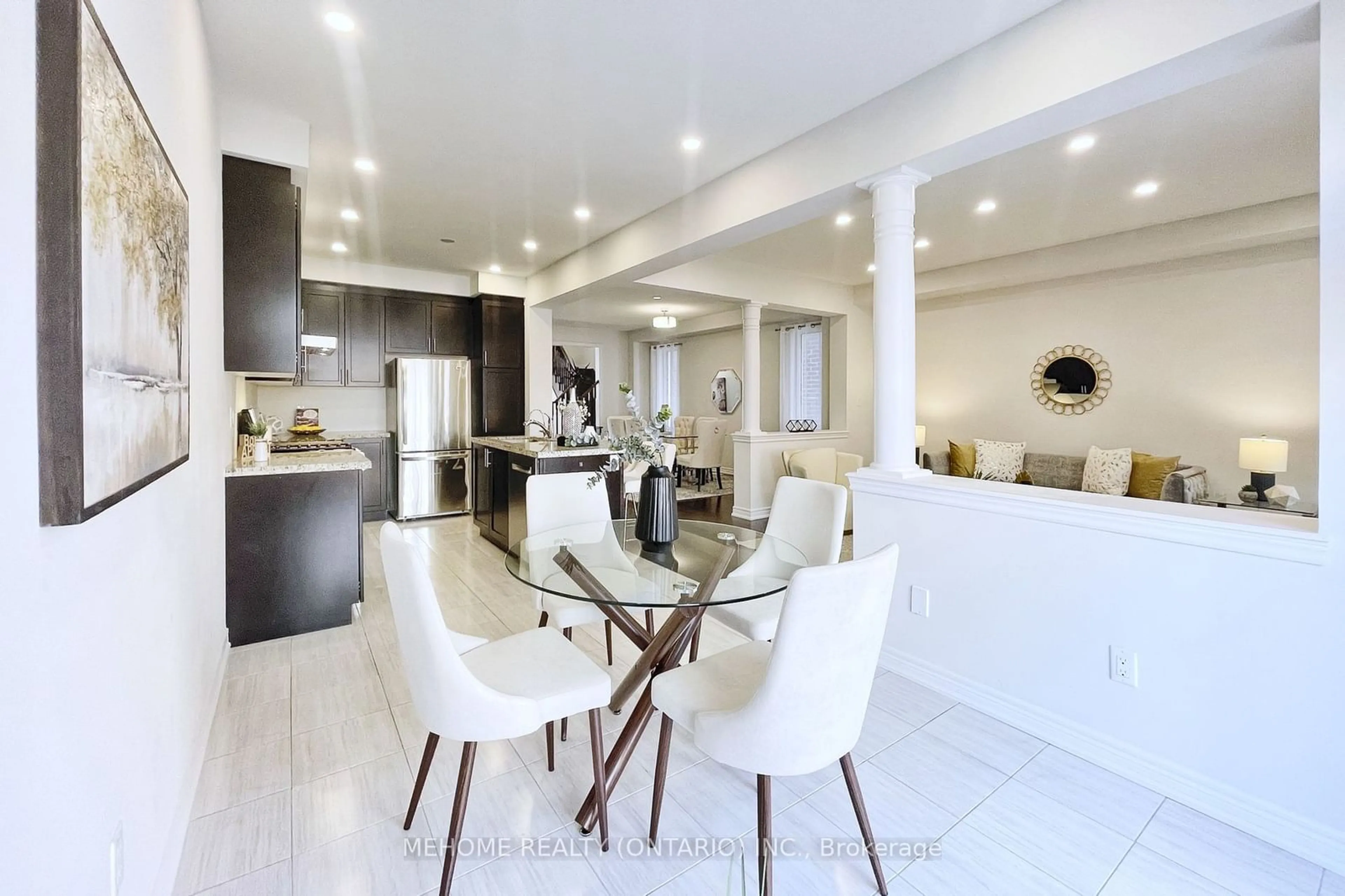 Contemporary kitchen for 60 Falconridge Terr, East Gwillimbury Ontario L9N 0R2