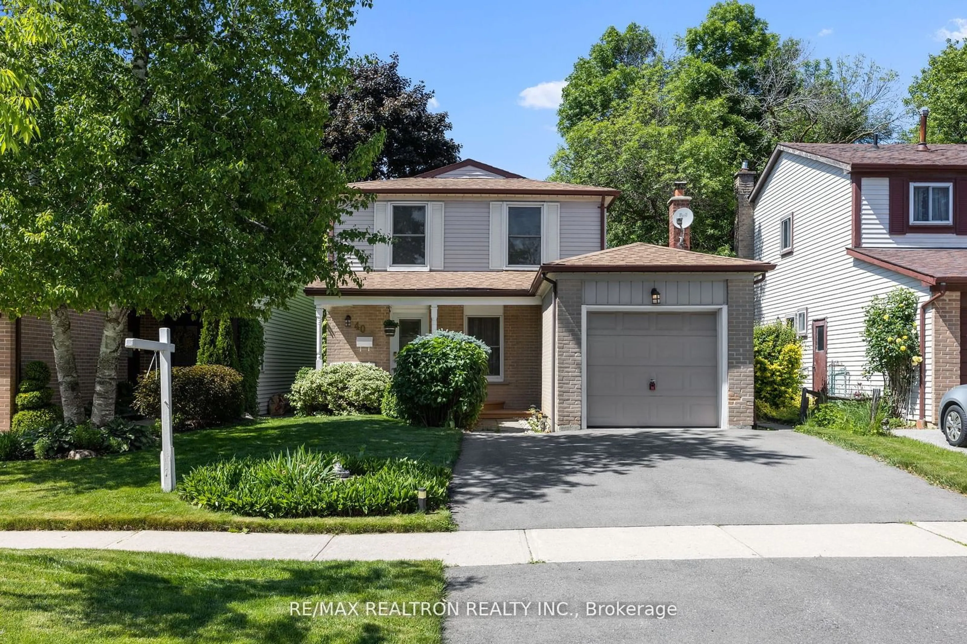 Frontside or backside of a home for 40 Lillooet Cres, Richmond Hill Ontario L4C 5A7