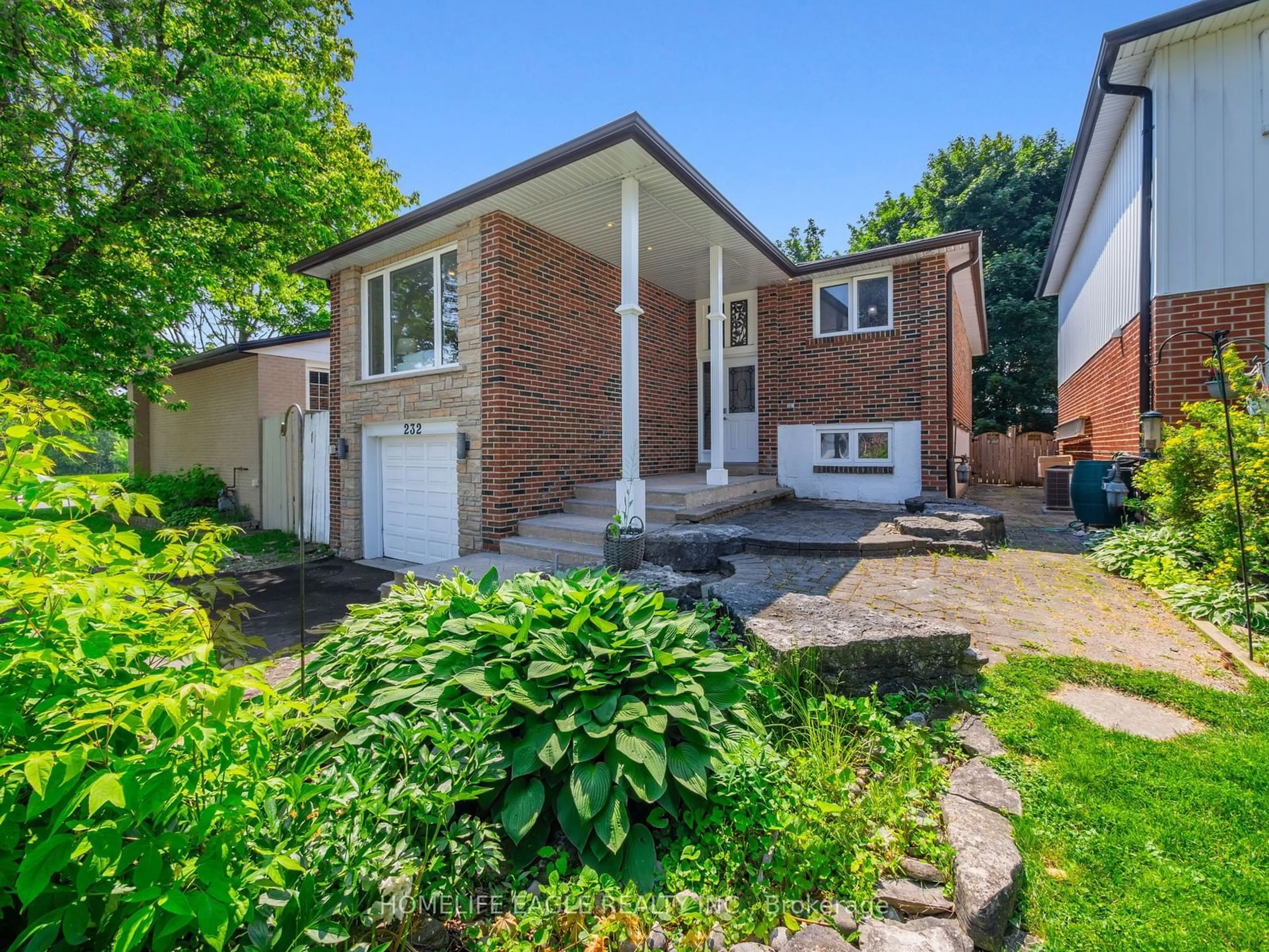 Frontside or backside of a home for 232 Hodgson Dr, Newmarket Ontario L3Y 1E2