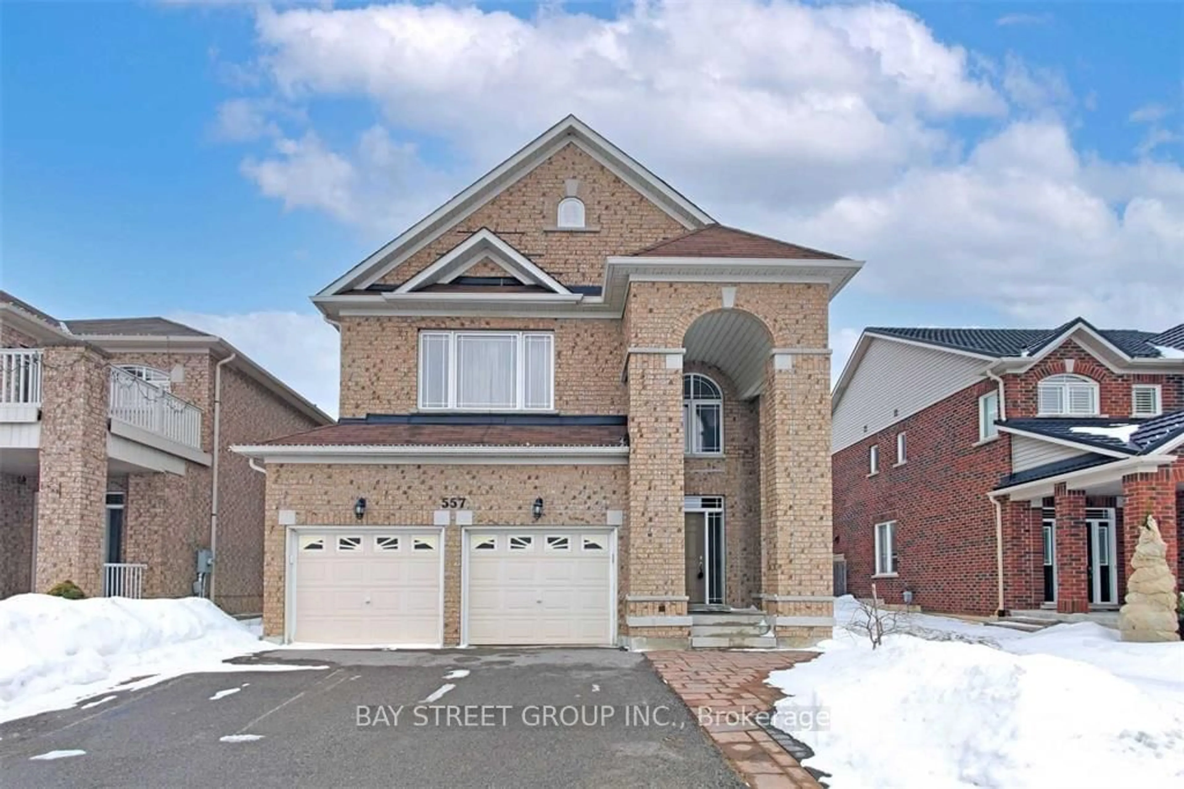 Home with brick exterior material for 557 Woodspring Ave, Newmarket Ontario L9N 0C2