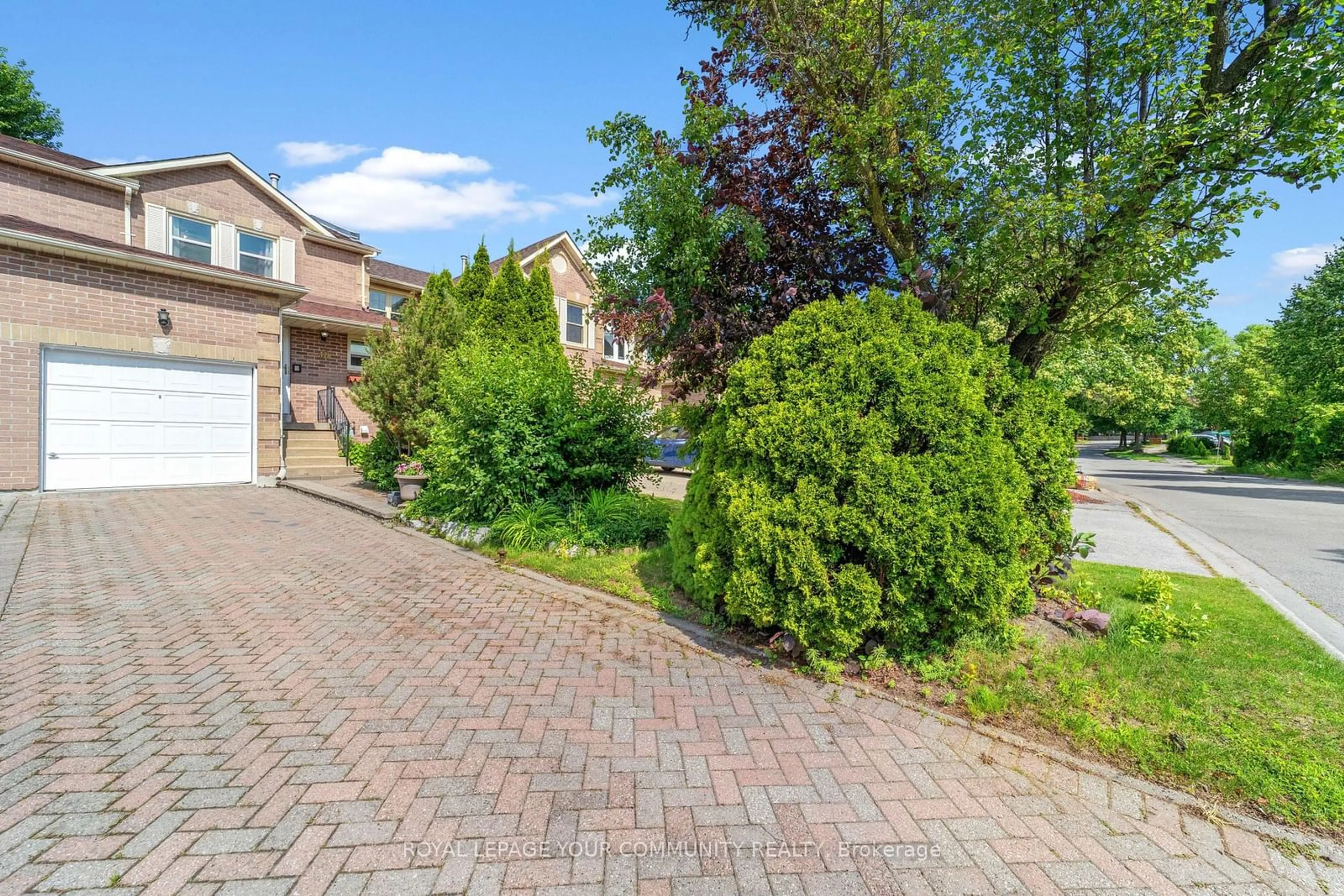 Street view for 40 Ritva Crt, Richmond Hill Ontario L4C 9R4