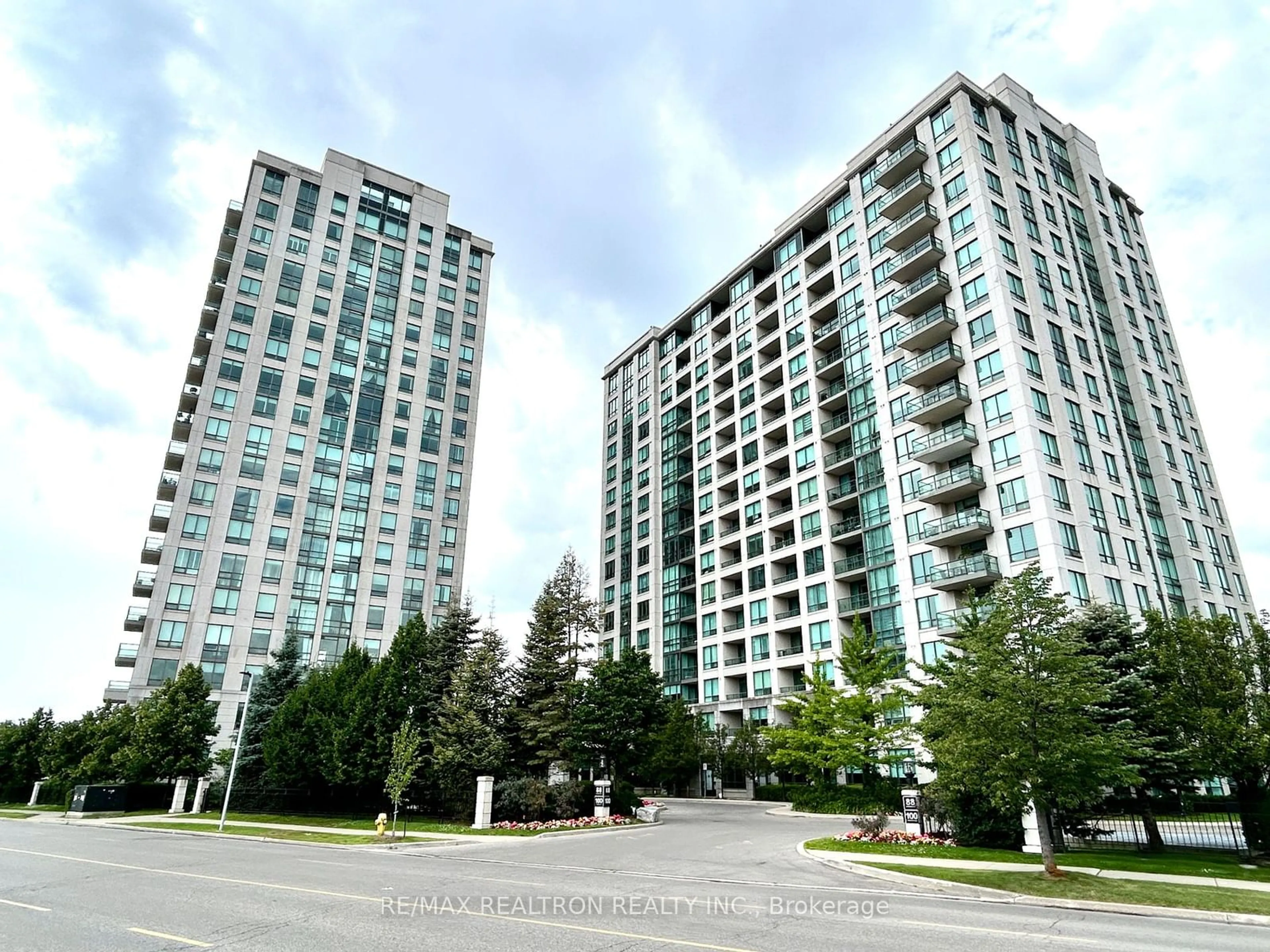 A pic from exterior of the house or condo for 100 Promenade Circ #1104, Vaughan Ontario L4J 7W7