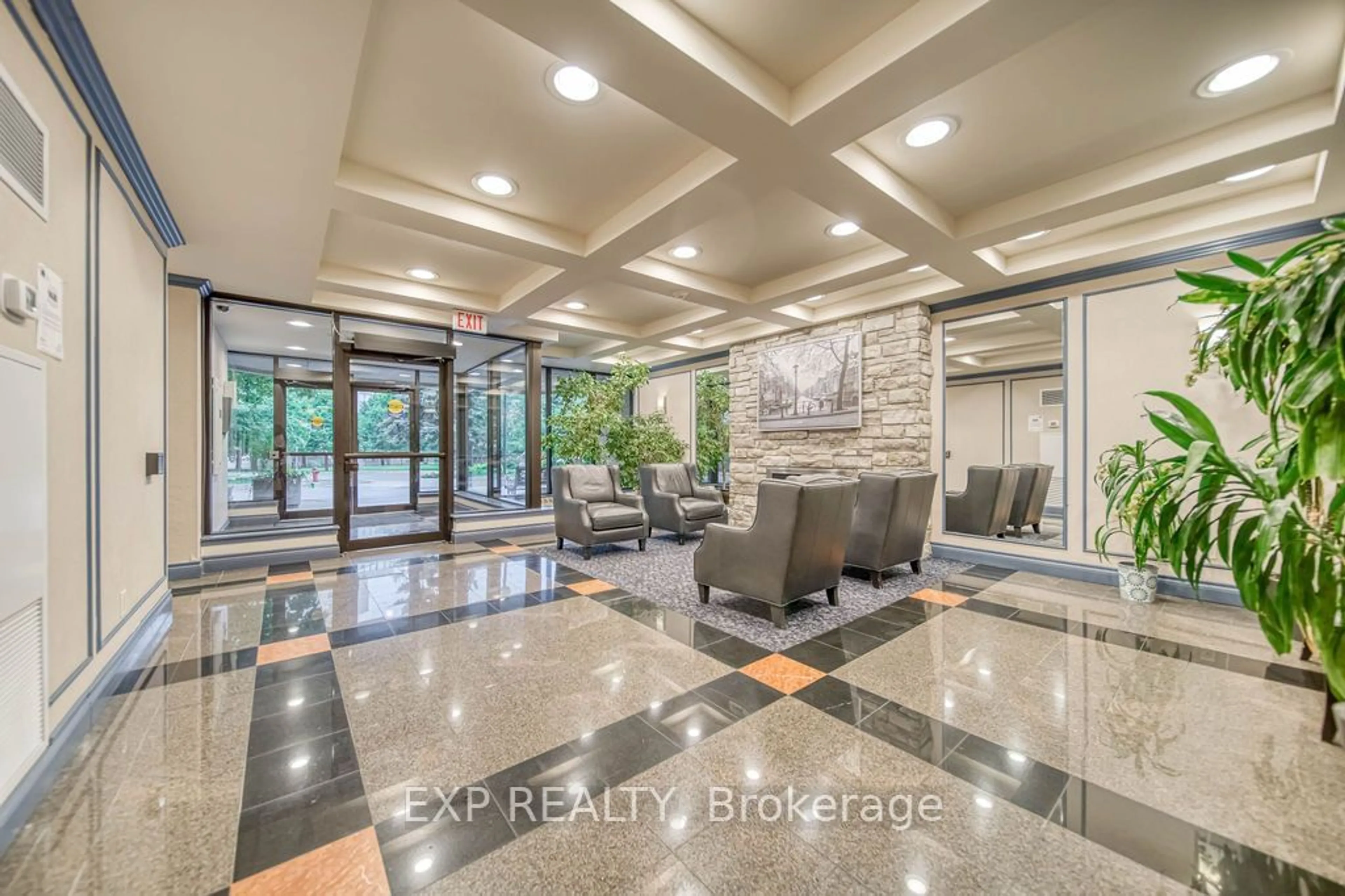 Indoor lobby for 81 Townsgate Dr #502, Vaughan Ontario L4J 8E6