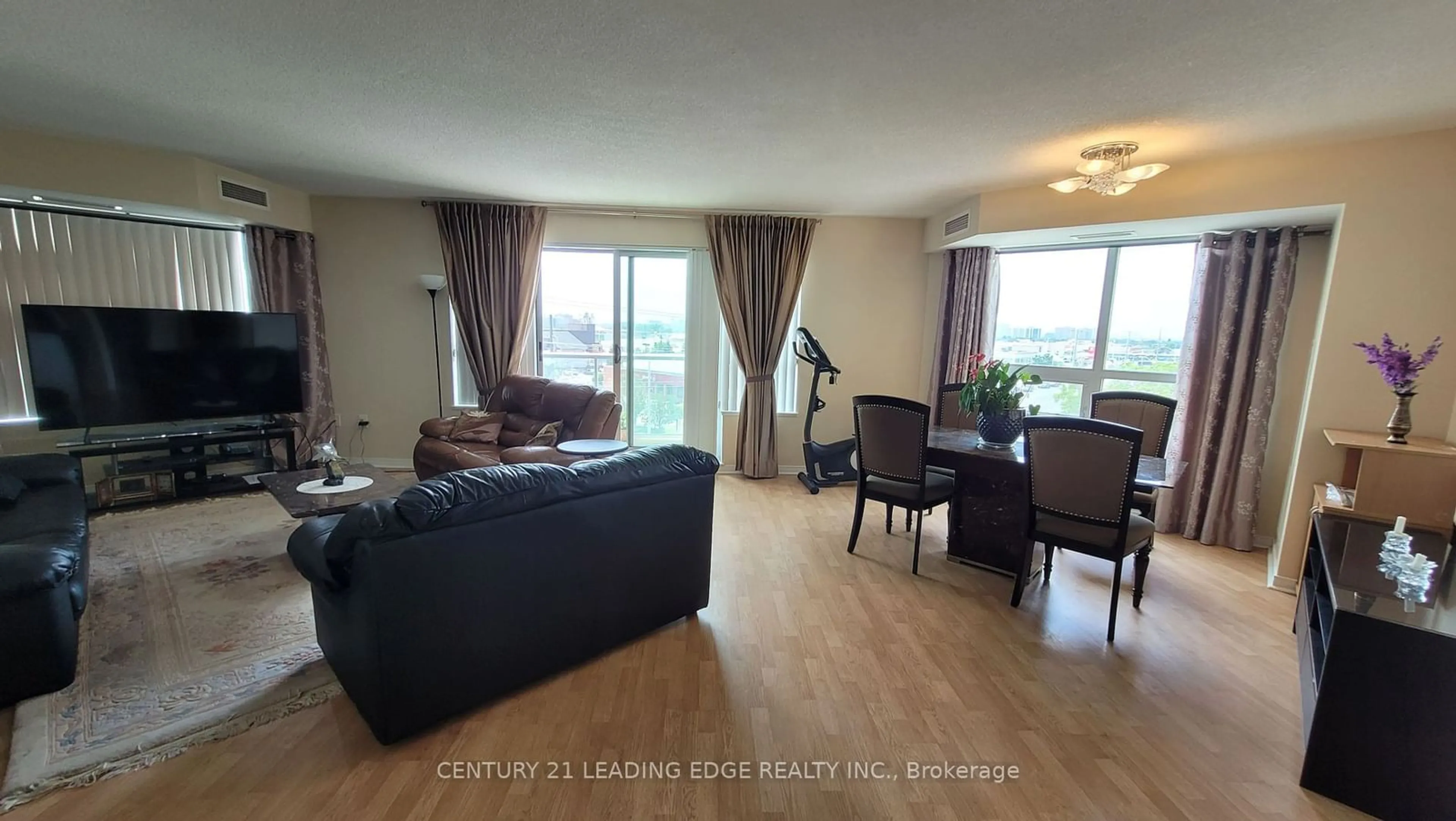 Living room for 4600 Steeles Ave #601, Markham Ontario L3R 5J1